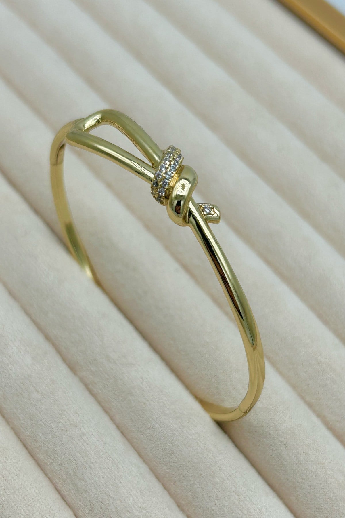 Özel Seri 14K Altın Kaplama Zirkon Taşlı Düğüm Model Kadın Kelepçe Bileklik (Birinci Sınıf Kalite/Kararmaz/Paslanmaz) - 18 cm