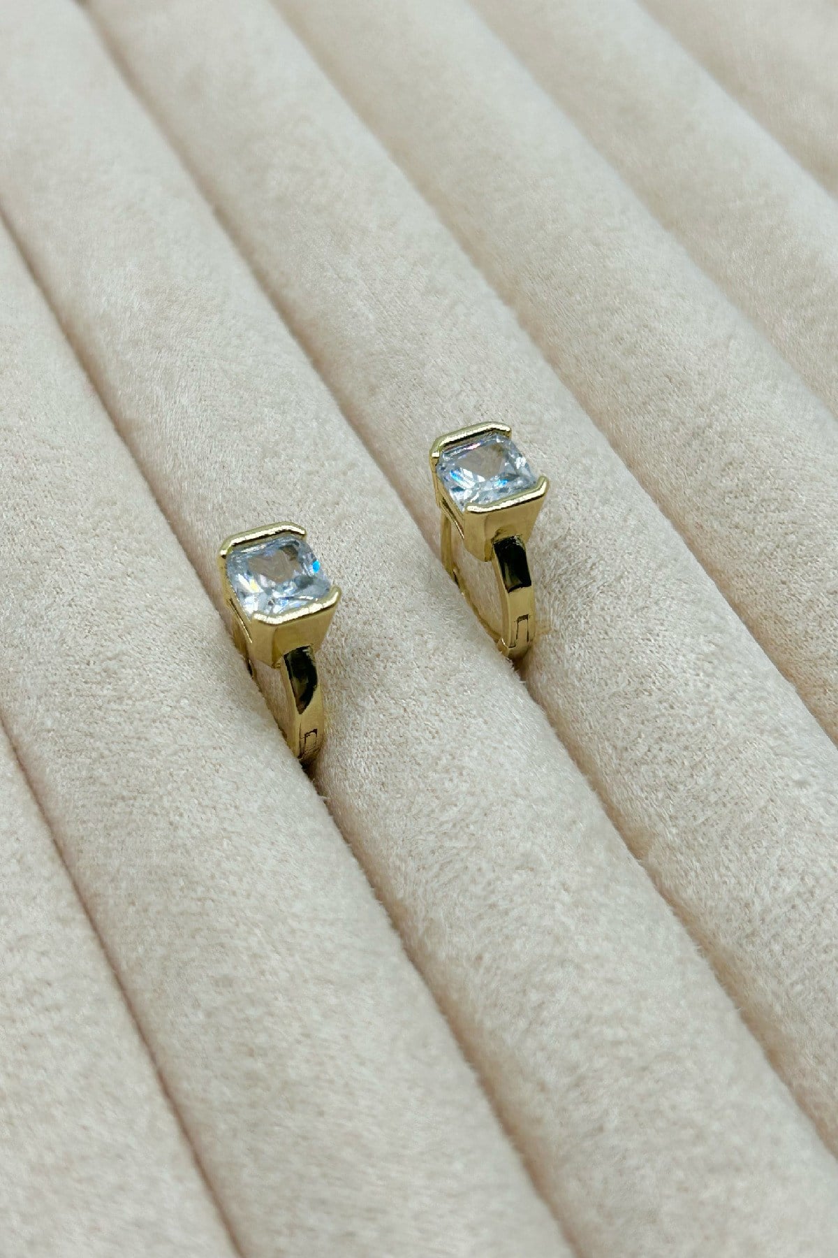Özel Seri Tek Taşlı Kadın Küpe - 14K Gold Renk (Birinci Sınıf Kalite/Kararmaz/Paslanmaz)