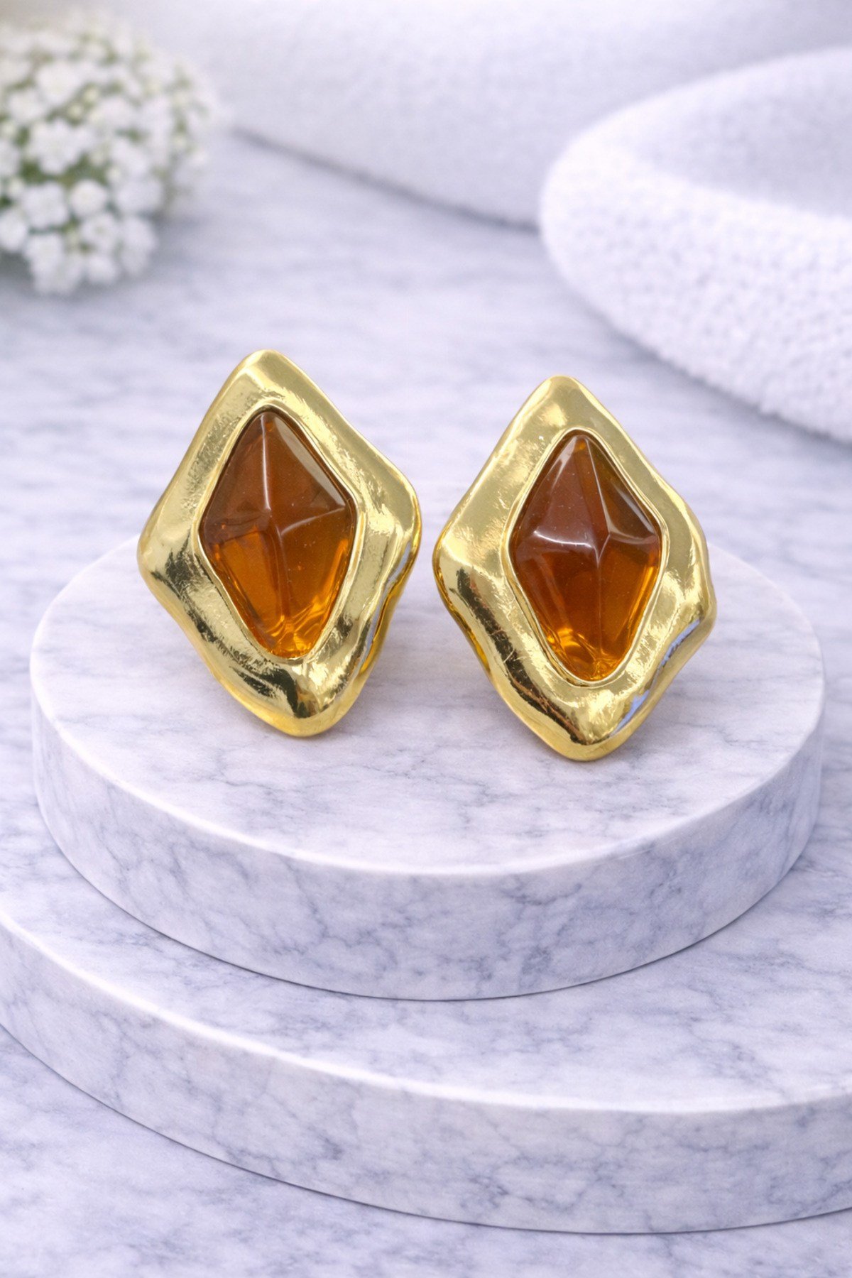 Amber Taş Detaylı Geometrik Gold Küpe