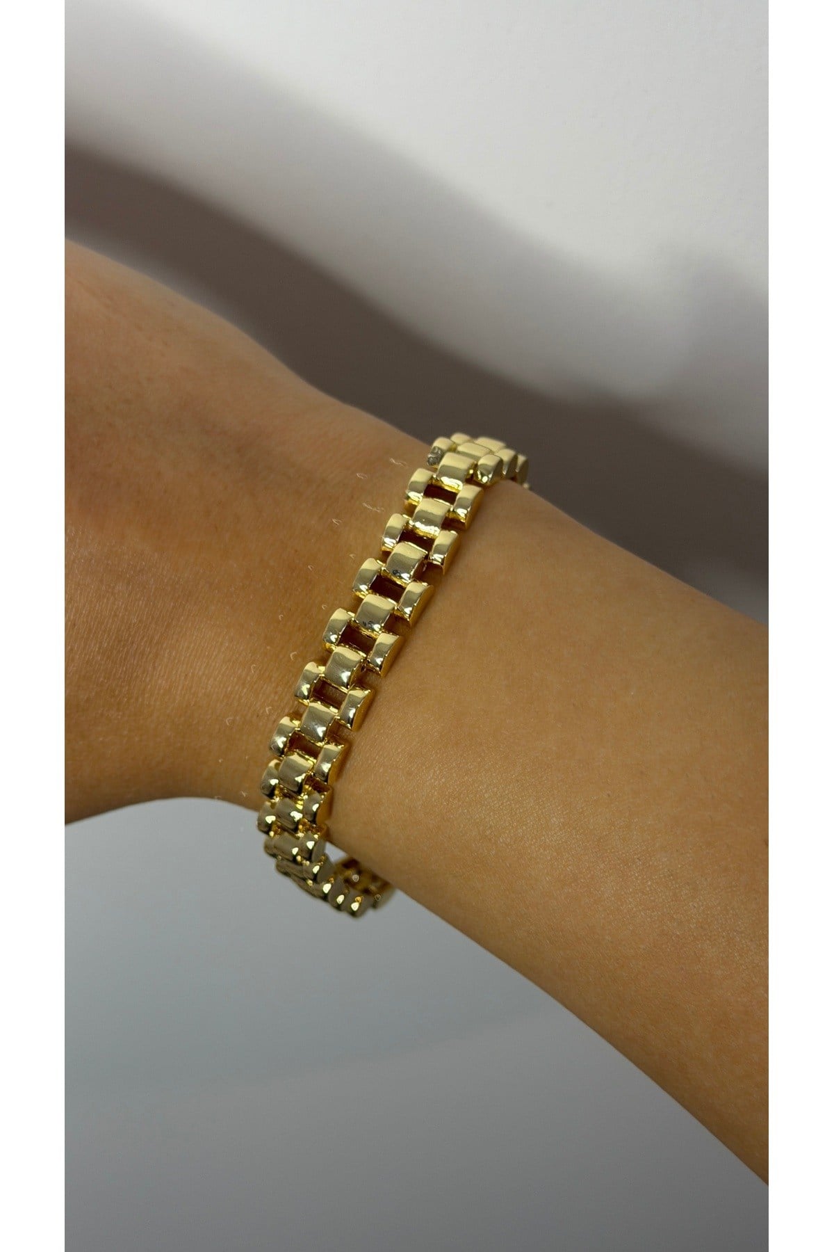 Gold Zincir Form Bileklik – Modern Şık Kadın Bileklik