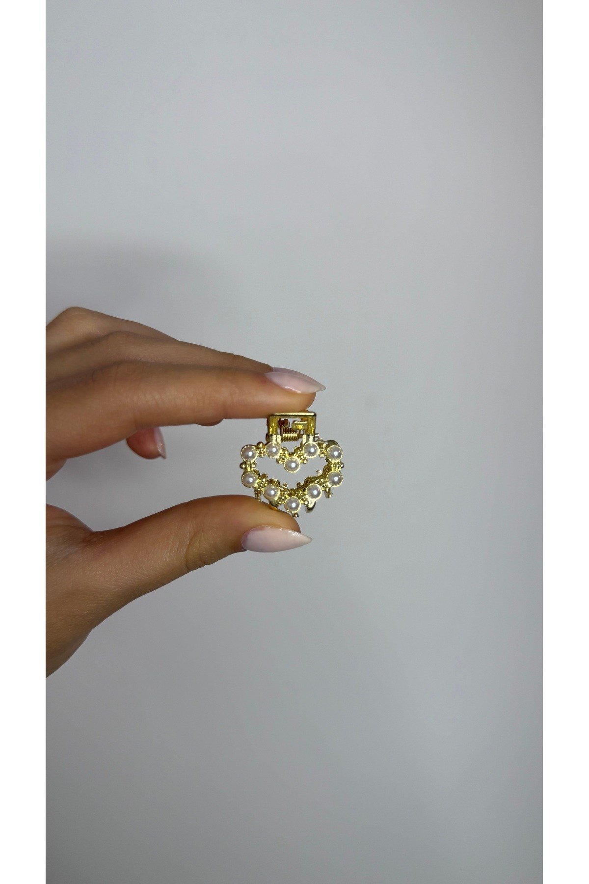 İnci Detaylı Mini Mandal Toka – Gold Şık Saç Tokası