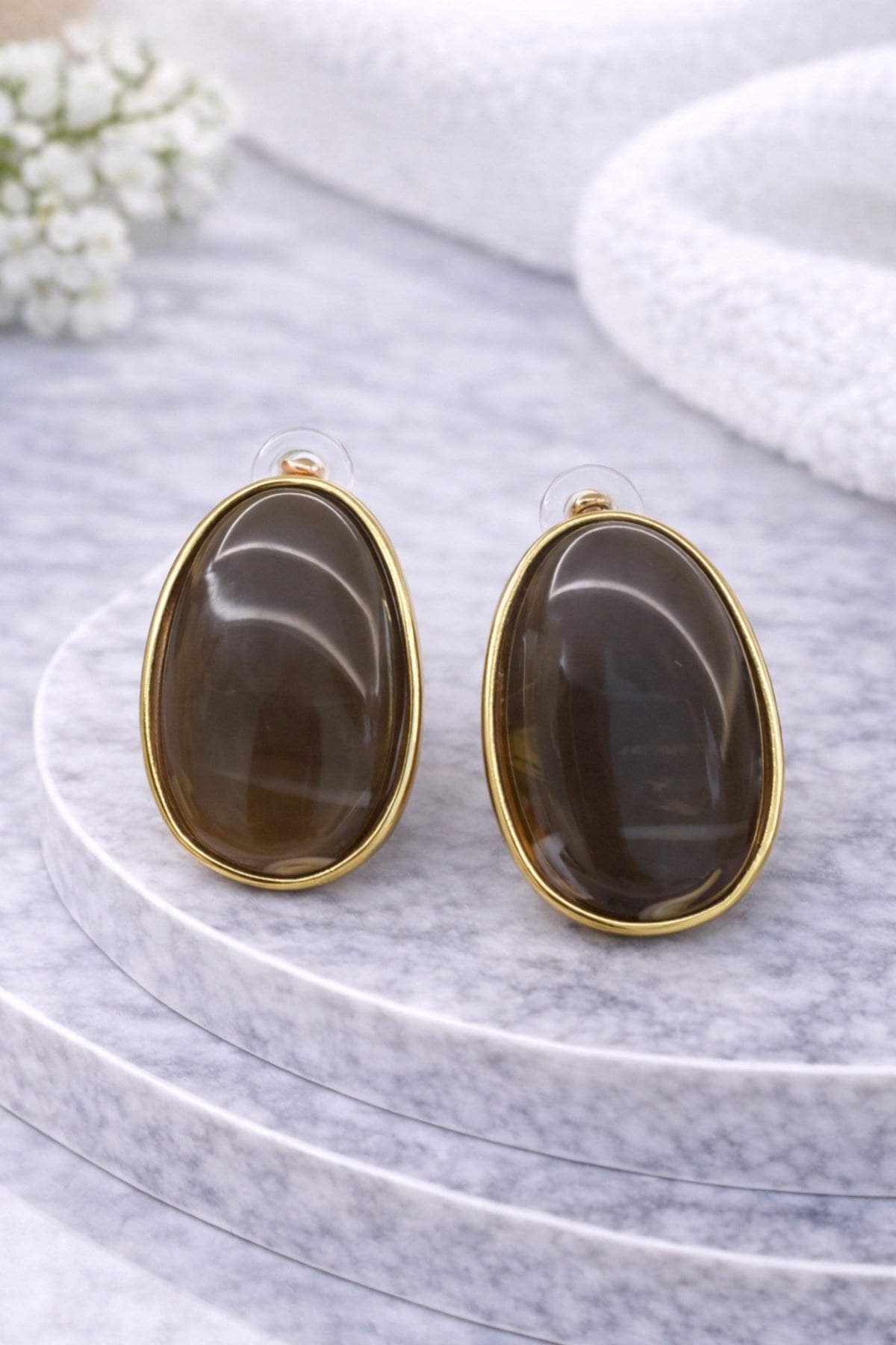 Kahverengi Taş Detaylı Oval Gold Küpe