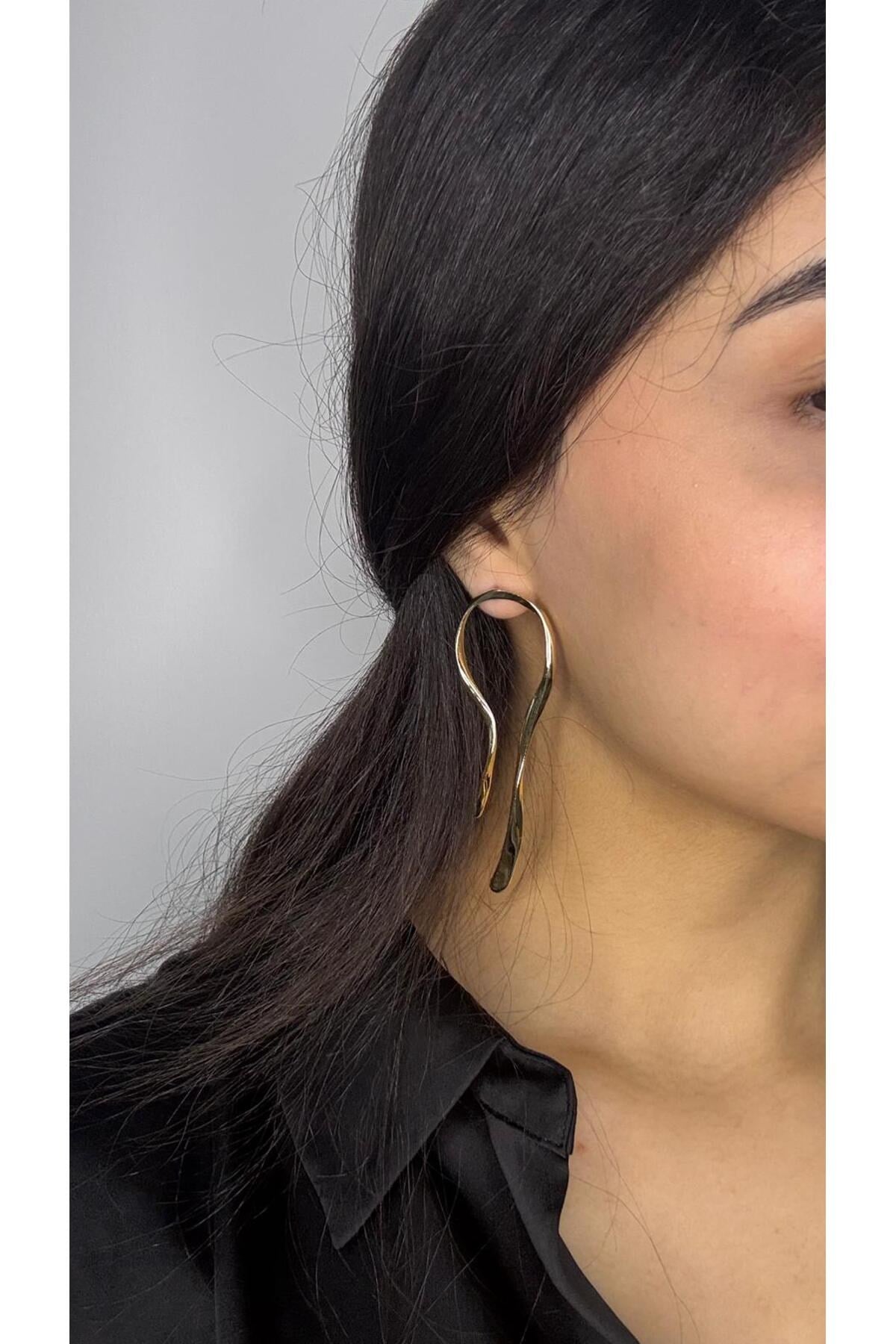 Minimal Dalga Form Gold Küpe