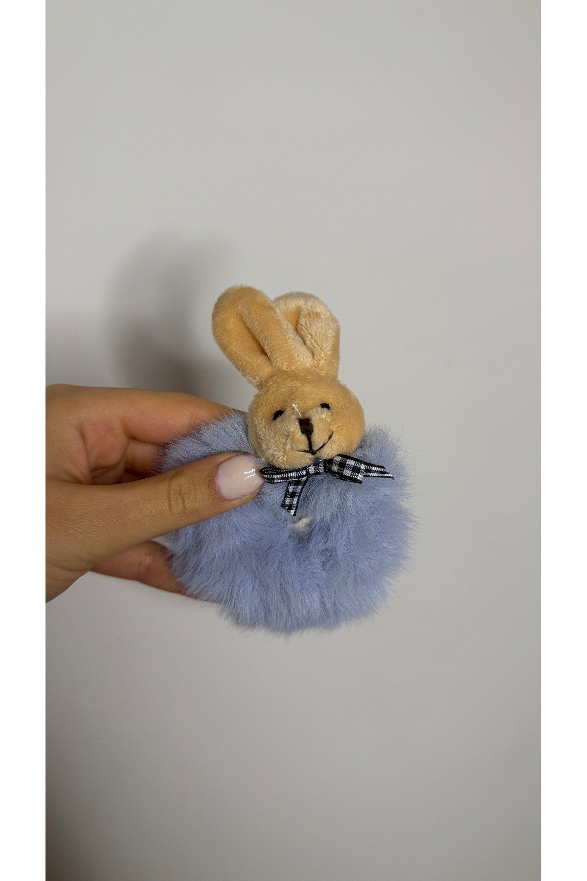 Peluş Tavşan Figürlü Saç Lastiği – Sevimli Tüylü Scrunchie Toka