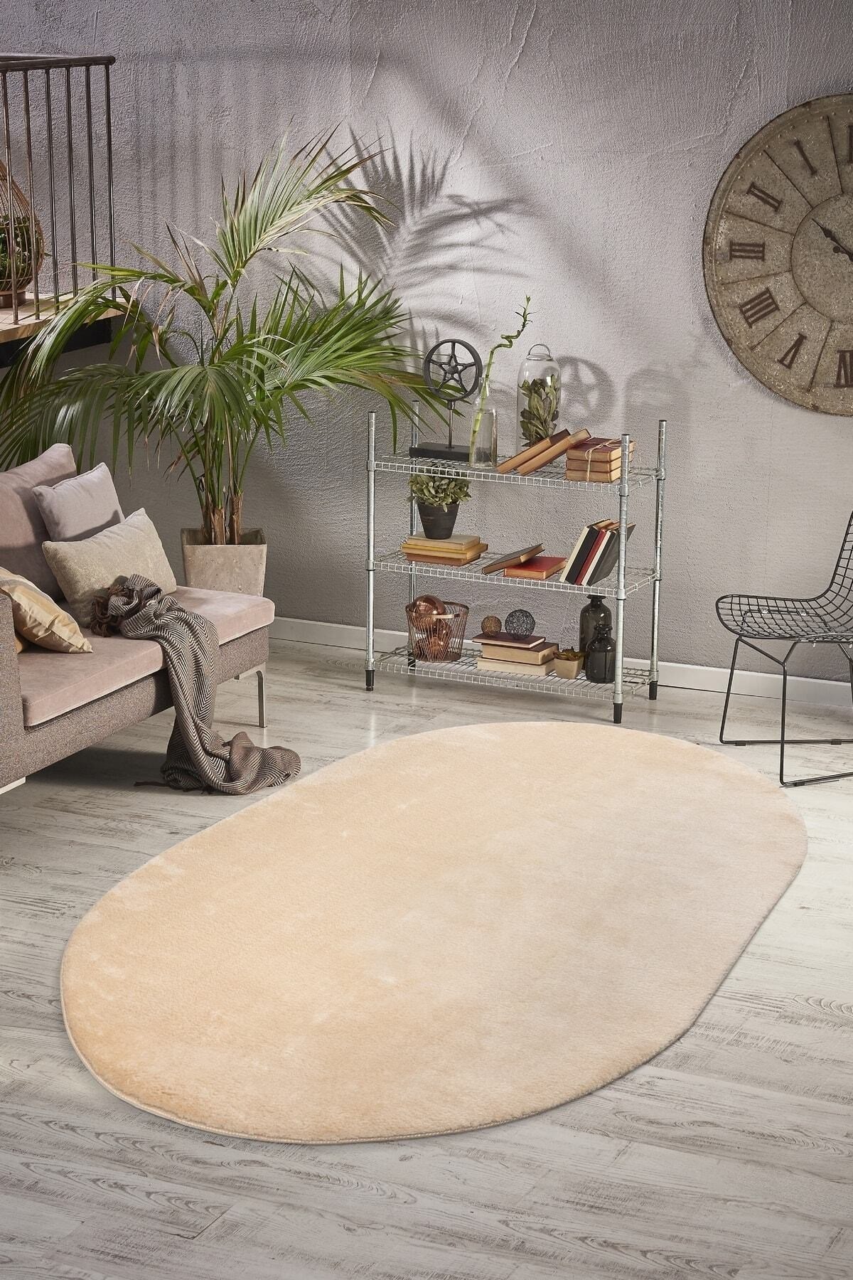 Oval Comfort Overloklu Peluş Halı Bej