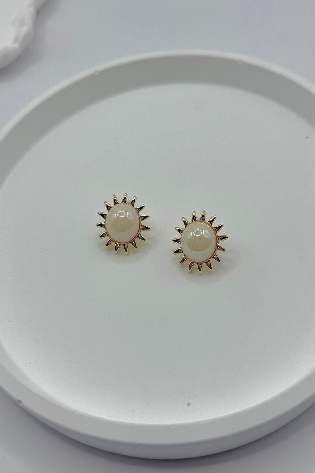 Kadın Küpe 2 cm İnci Detay Küçük Güneş Küpe