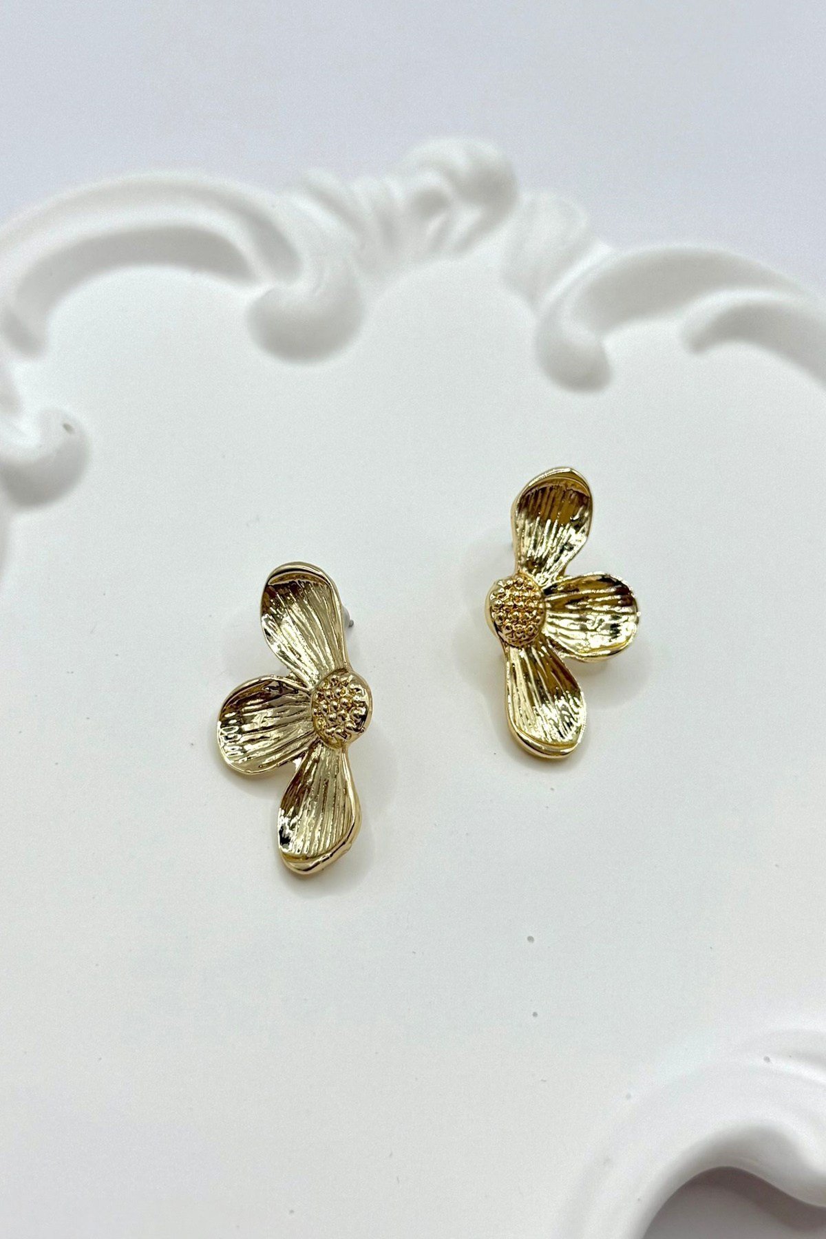 Kadın Küpe 3 cm Yarım Çiçek Model Küpe