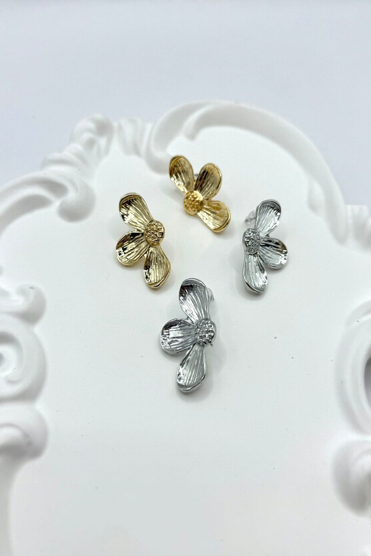 Kadın Küpe 3 cm Yarım Çiçek Model Küpe