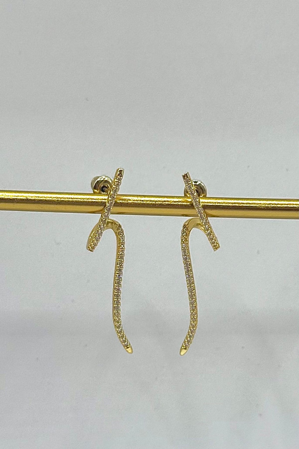 Kadın Küpe İthal Özel Seri Zirkon Taş Şimşek İp Model Kararmaz Küpe