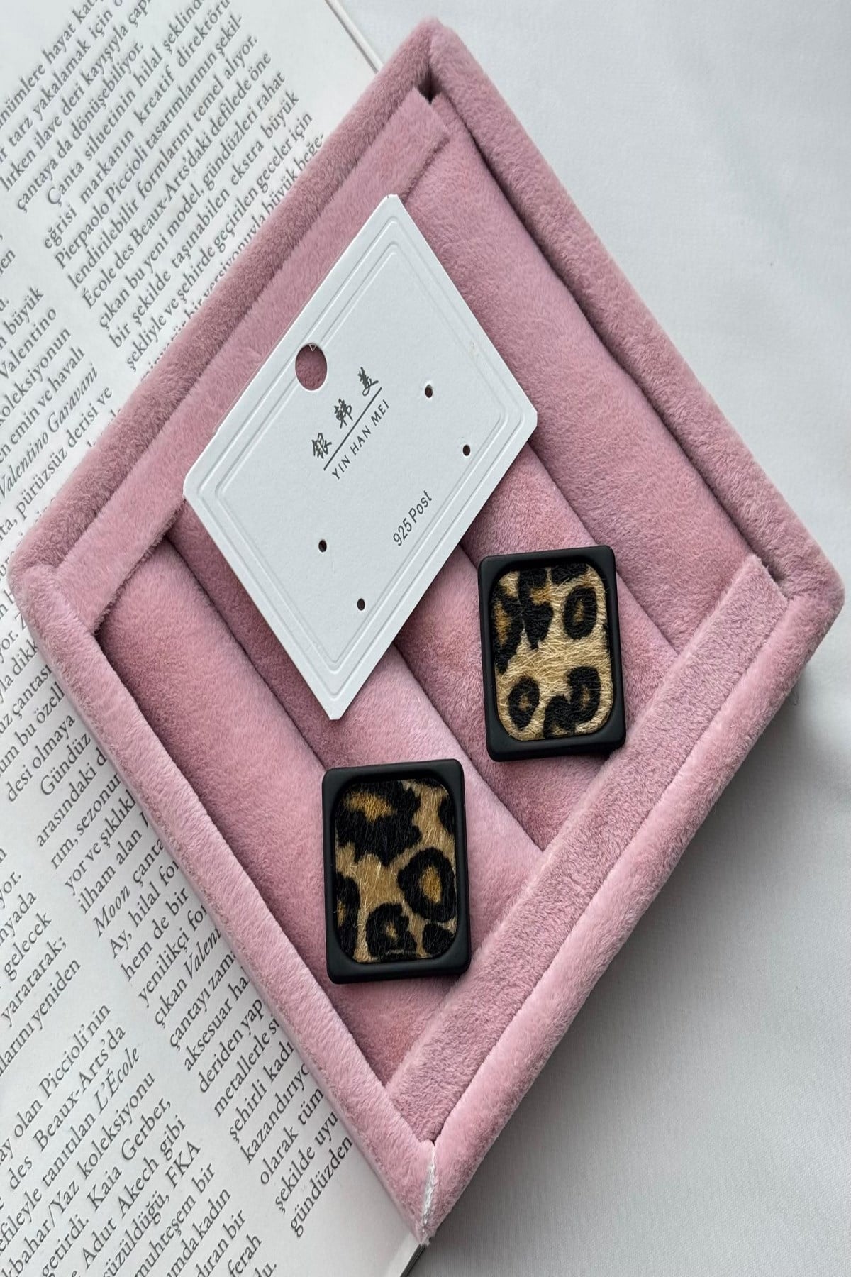Kadın Küpe Vip Seri İthal Zirkon Leopar Desen Kare Model Kararmaz Küpe