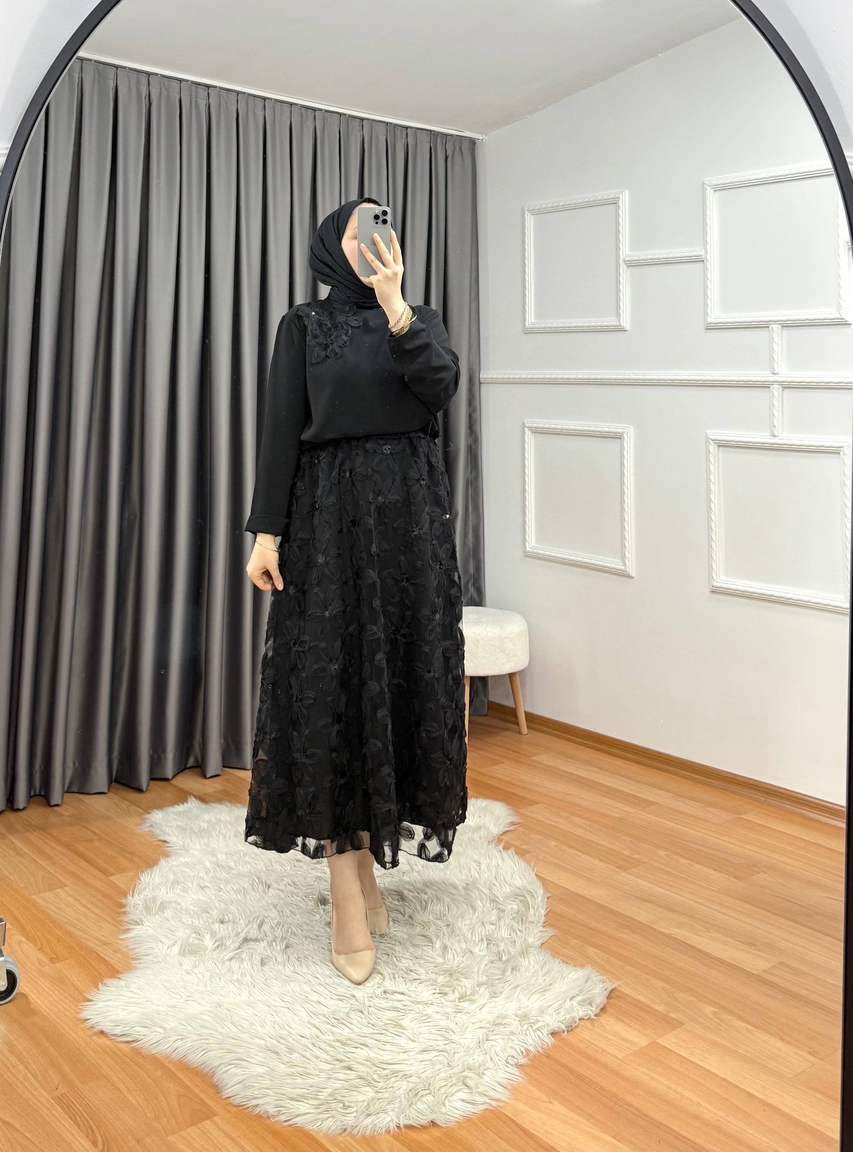 GÜL ETEKLİ TAKIM SİYAH 005 