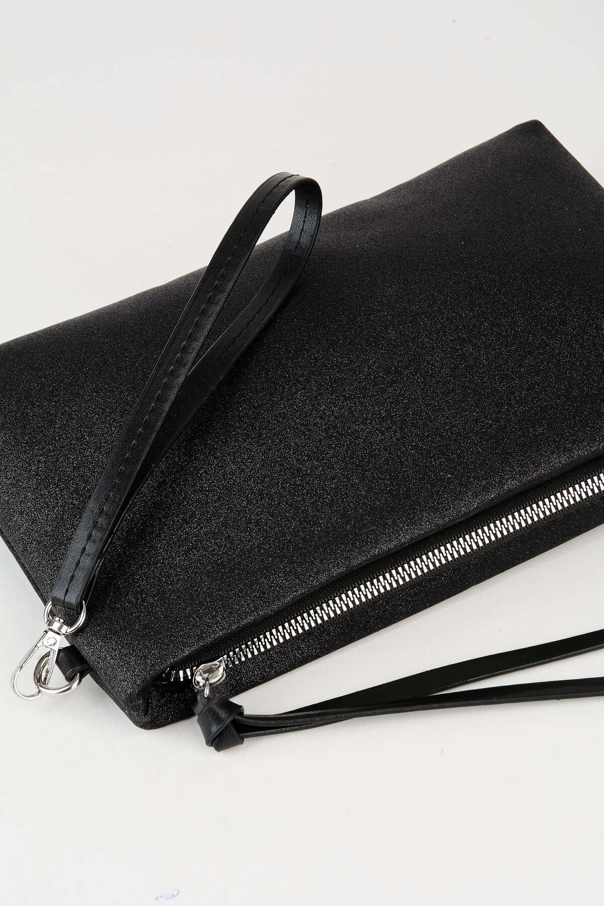 Kadın Bellis Simli Siyah Astarlı Suni Deri Bilek Askılı Portföy El Ve Clutch Çanta