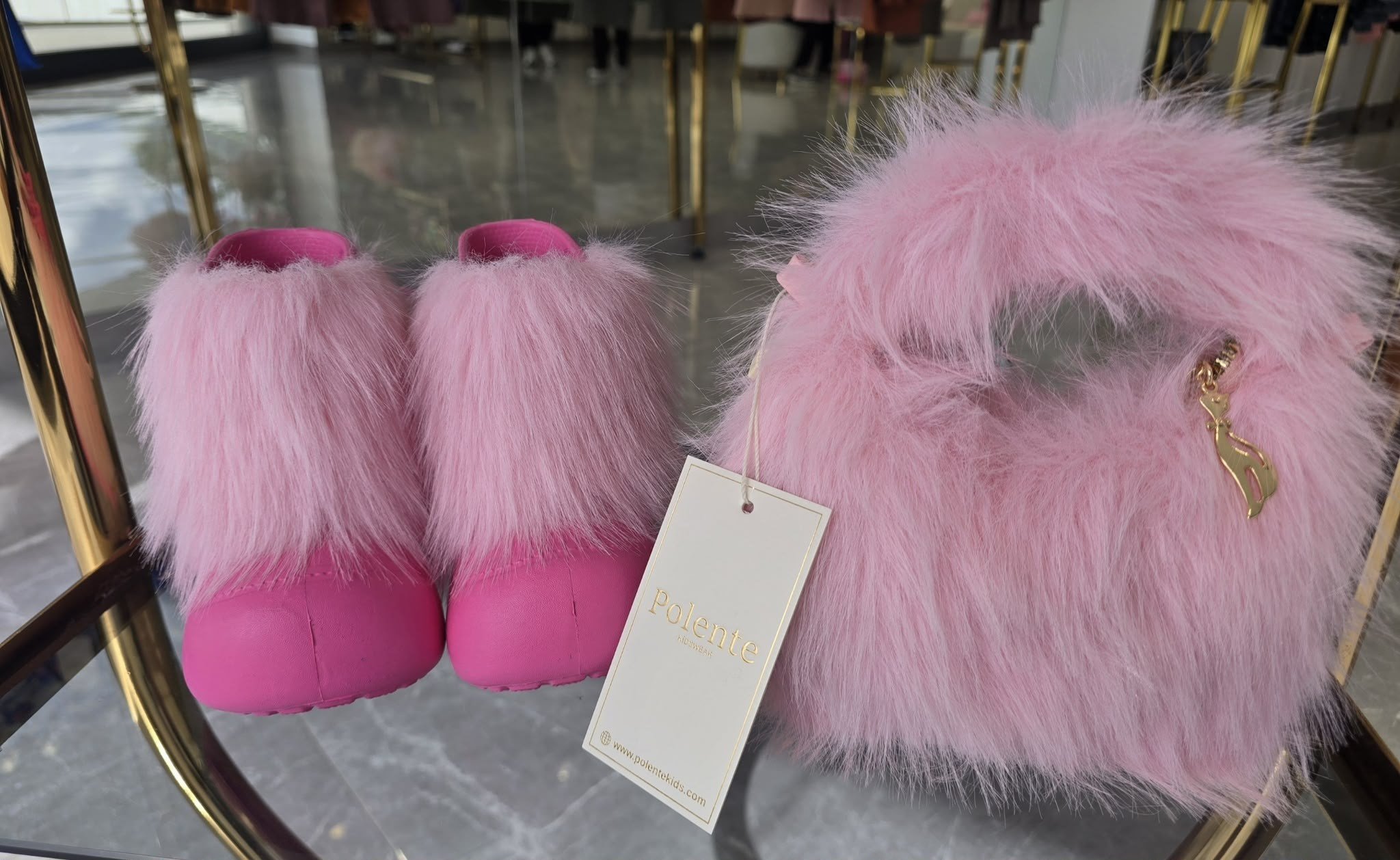 KIZ ÇOCUK PEMBE KÜRKLÜ YAĞMUR BOTU VE ÇANTA SETİ - SU GEÇİRMEZ ÇOCUK ÇİZMESİ