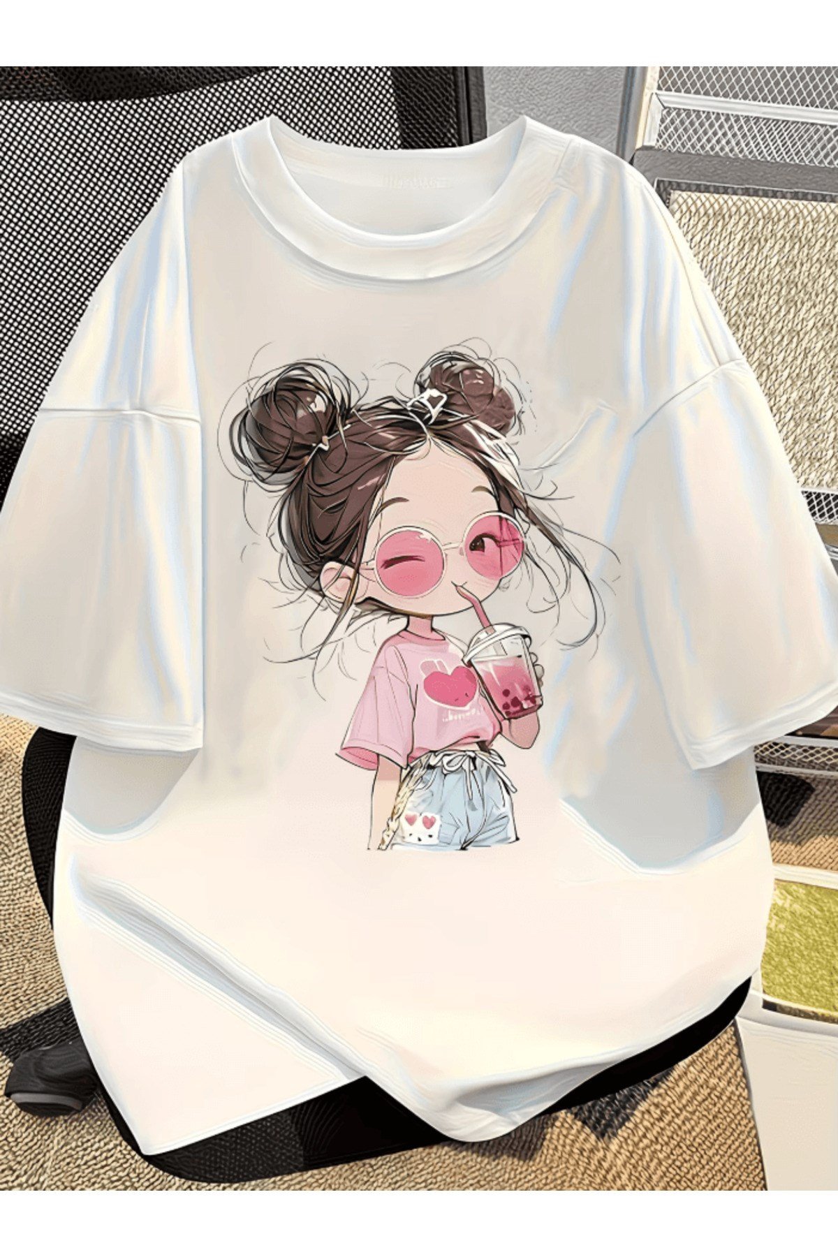 Bubble Tea içen Sevimli Karakter Baskılı Premium Oversize T-shirt