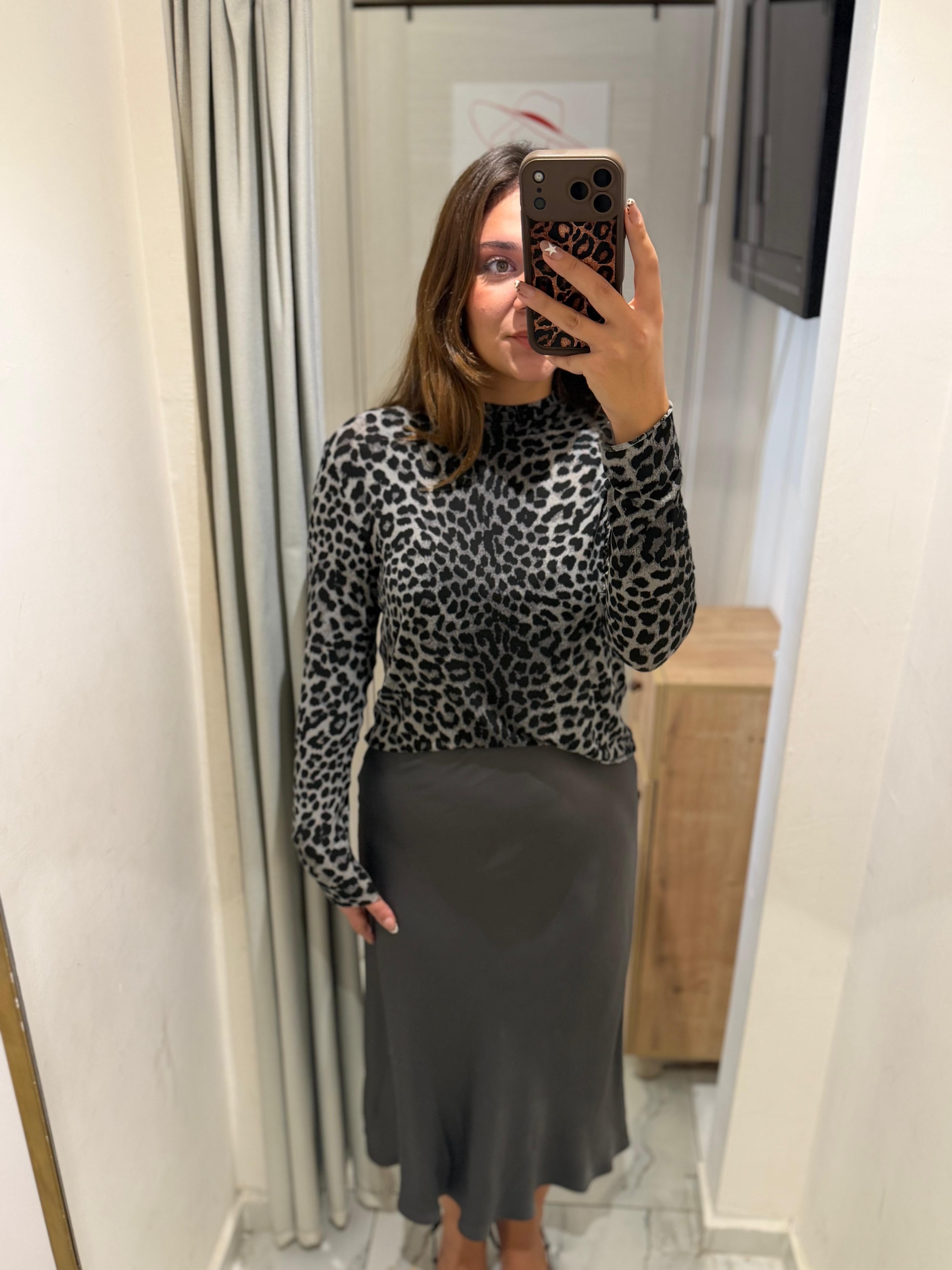 LEOPAR DESENLİ DİK YAKA BLUZ