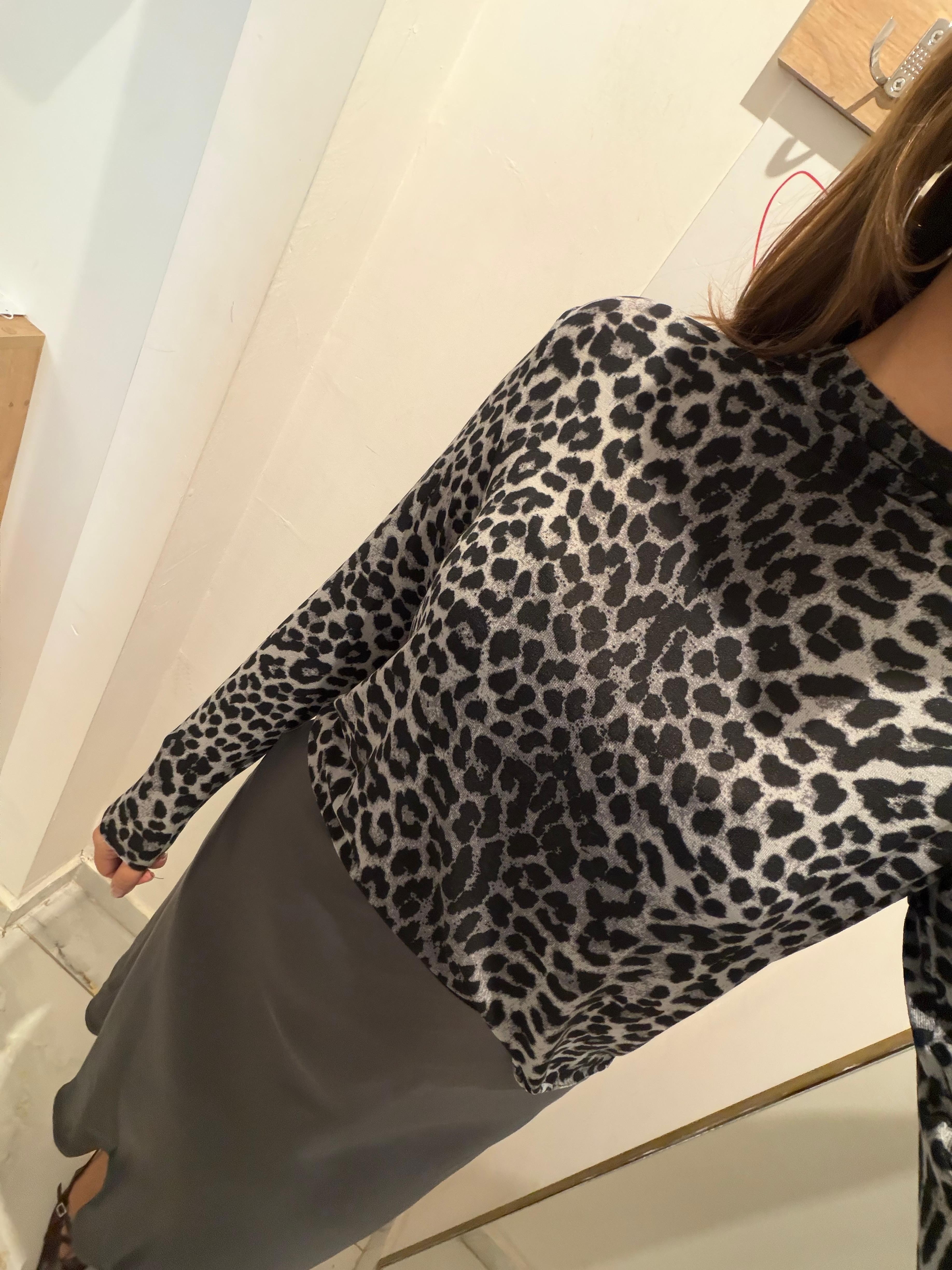 LEOPAR DESENLİ DİK YAKA BLUZ