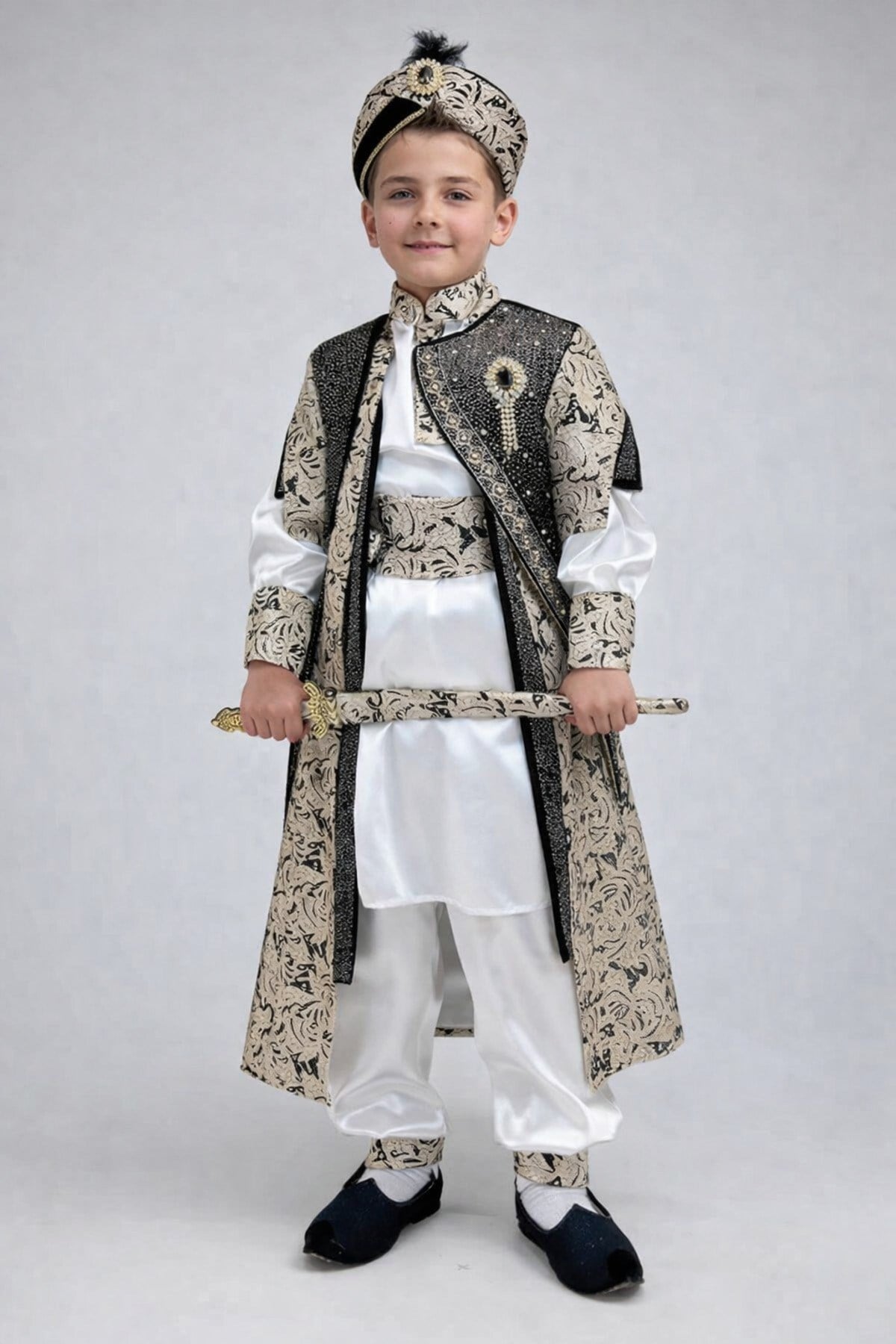 Çocuk Giyim Sİyah Kadifeli Brokar Kumaşlı Broşlu Kaftan Sünnet Kıyafeti