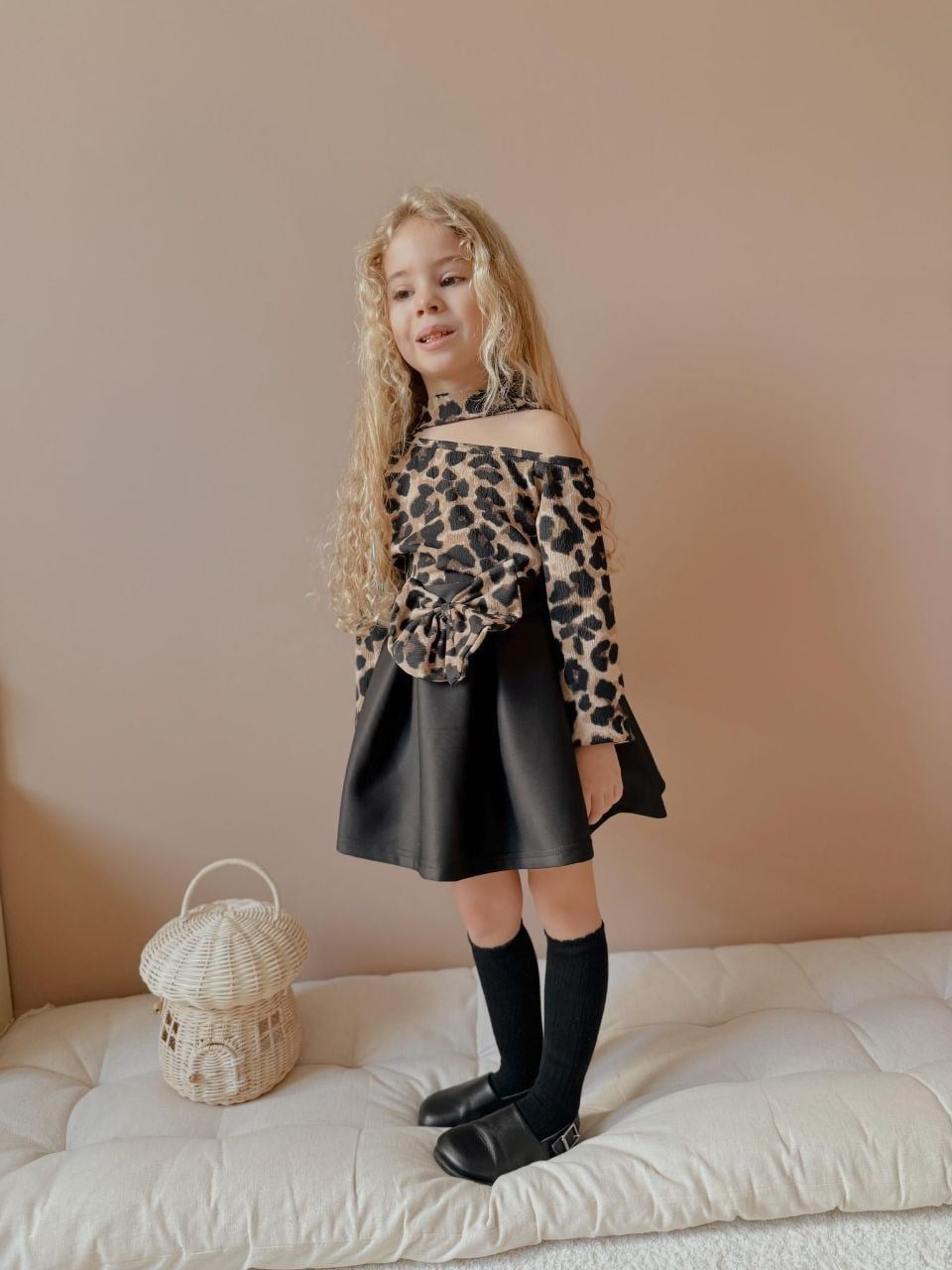 Leopar Omuz ve Fiyonk Detaylı Elbise