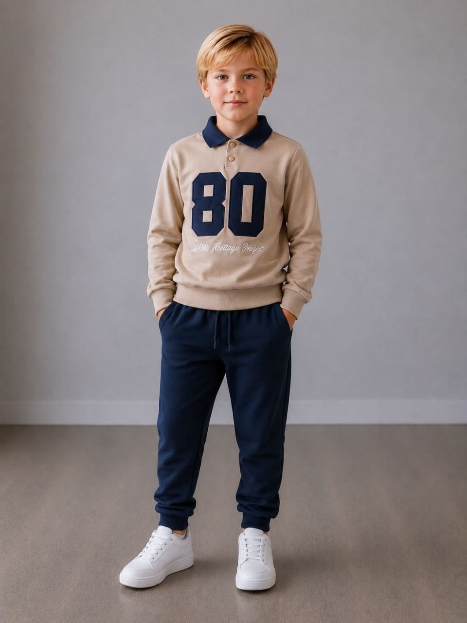 Polo Yaka Nakışlı Erkek Çocuk Taba/Lacivert Sweatshirt & Eşofman Alt Üst Takım – Kolej Stili ve Şıklık Bir Arada