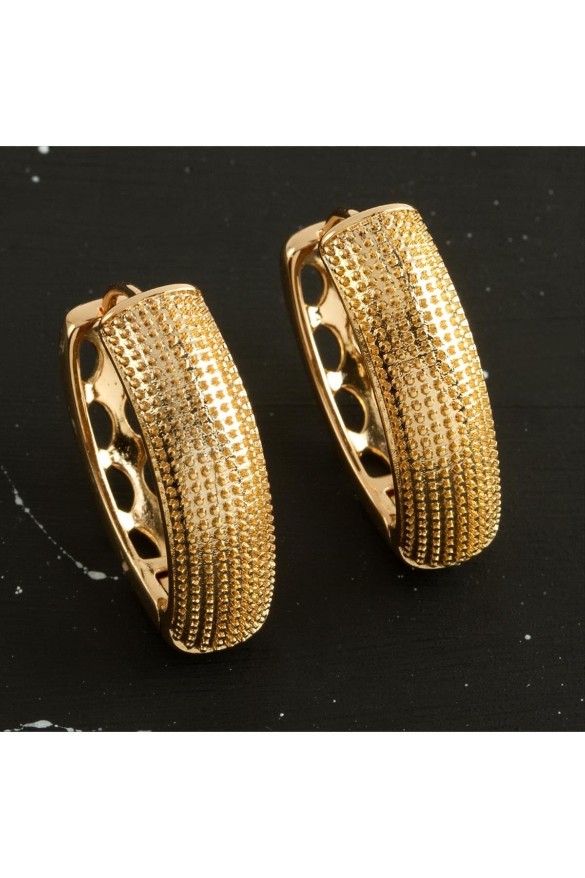 Xuping Oval Noktalı Lüks Küpe