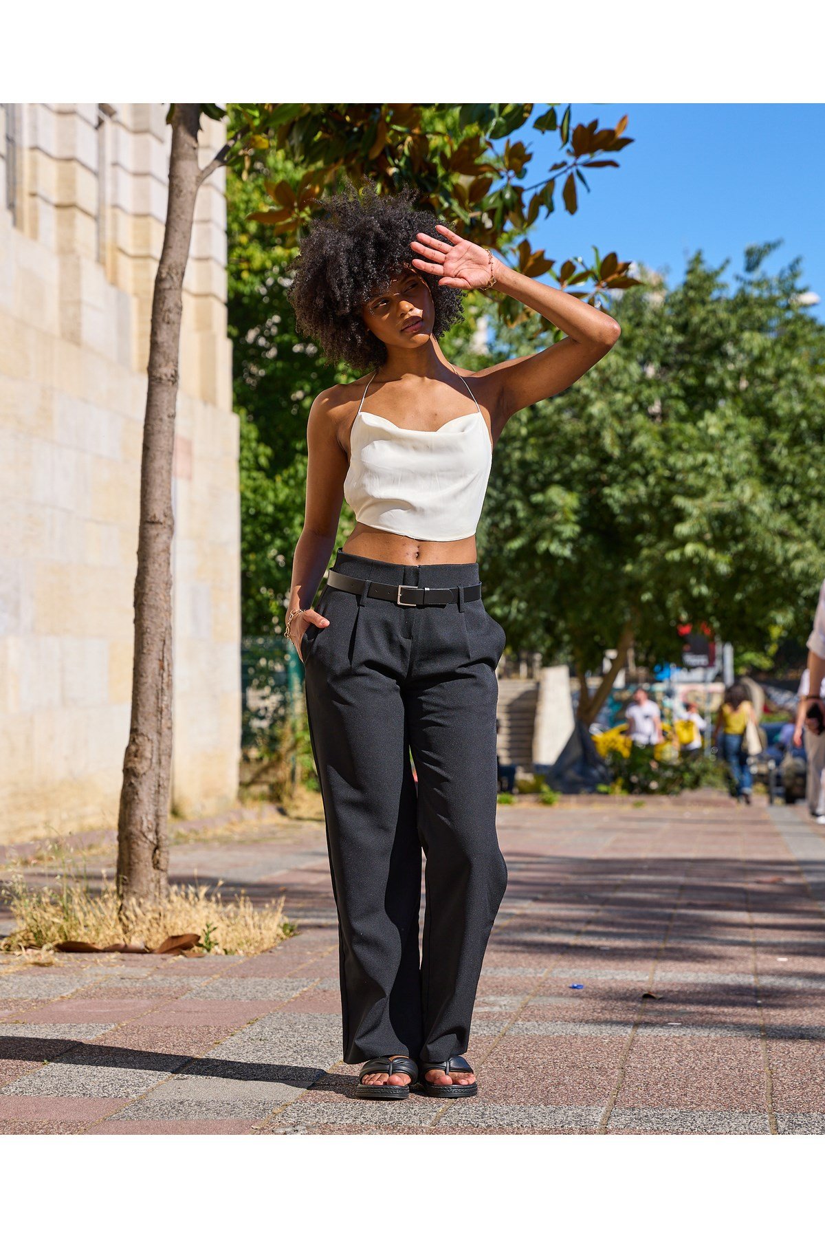 Degaje Yaka Sırt Detaylı Crop