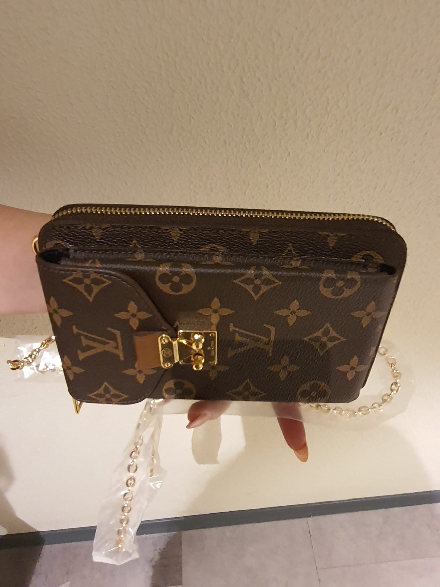 LOUIS VUITTON Deri Tasarım Gold Zincirli Telefonluk ve Cüzdan 