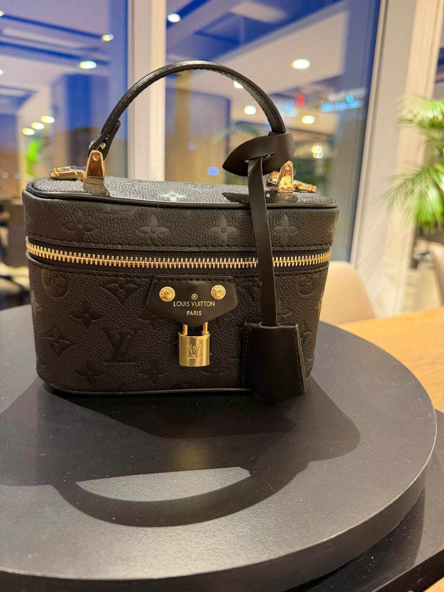 LOUIS VUITTON Hakiki deri paslanmaz çelik aksesuarlı çift askılı çanta