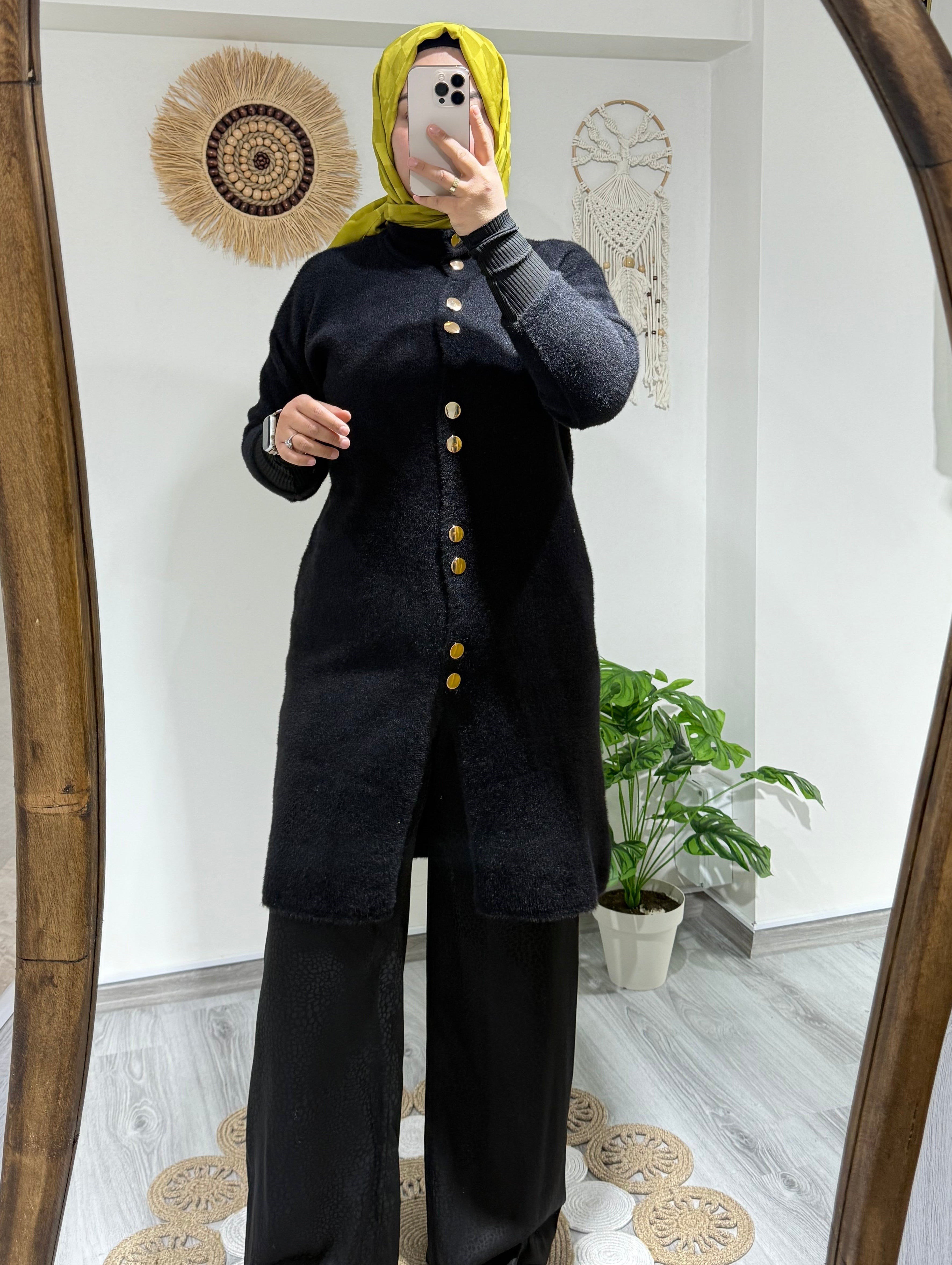 Gold Düğmeli Angora Hırka