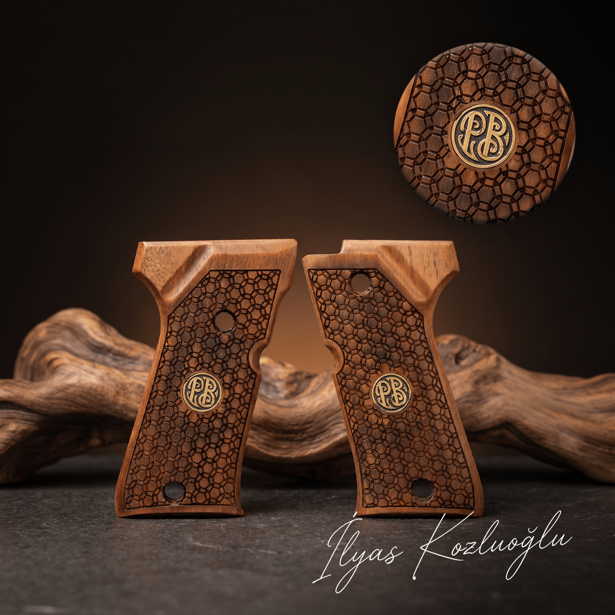 Beretta 92 Compact Ceviz Kabza Tam Yüzey Desenli Üzeri Sarı Pirinç Marka Logolu