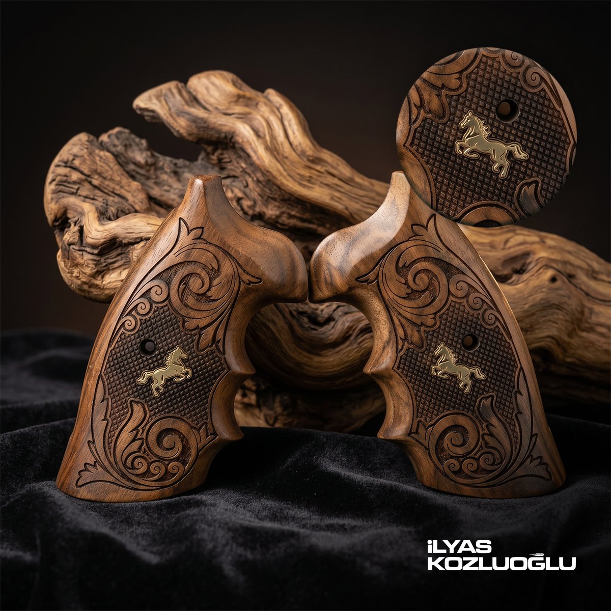 Colt Python Ceviz Kabza Tam Yüzey Desenli Sarı Pirinç At Logolu