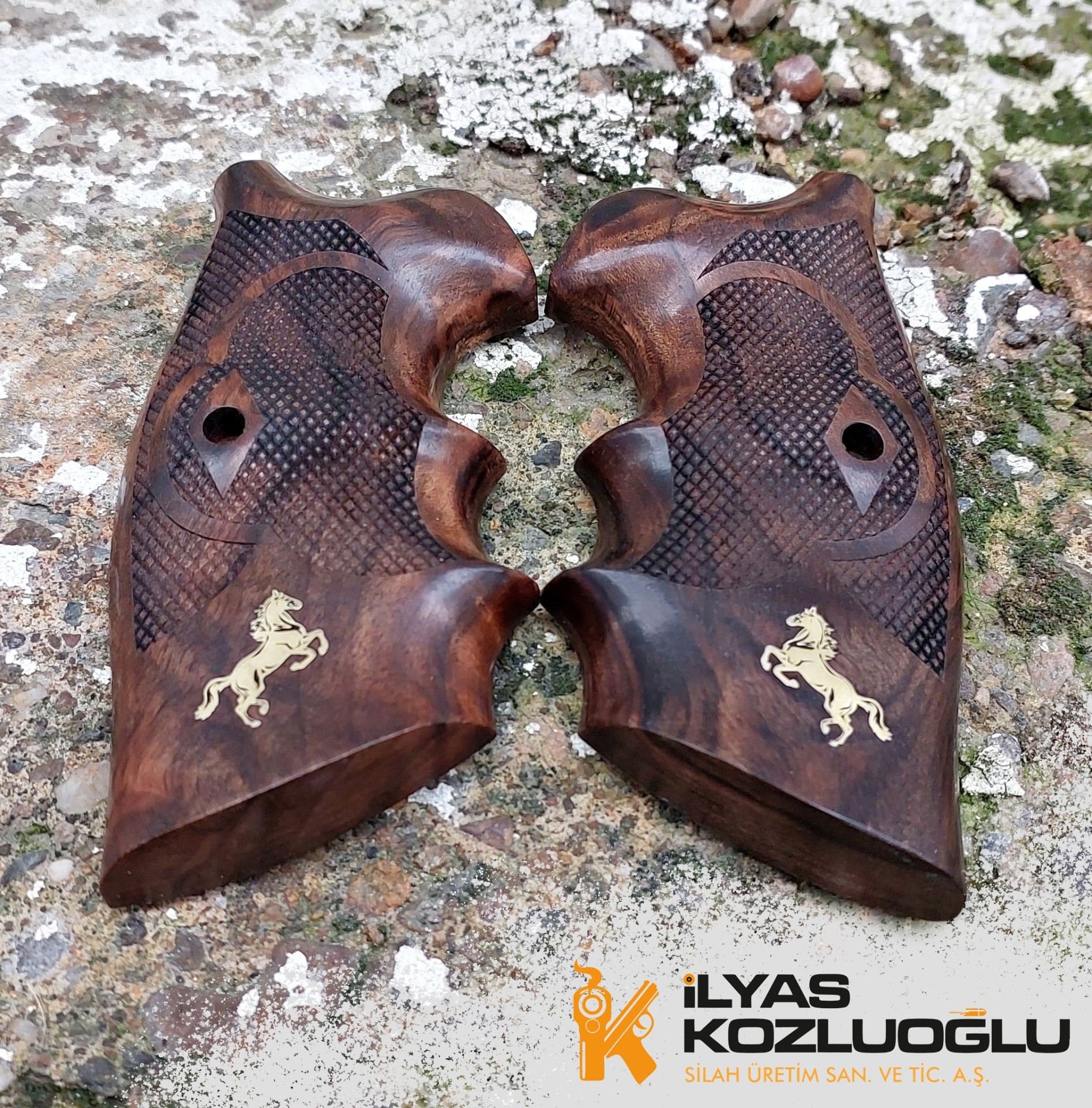 Colt Python Sarı Prinç Logo Baklava Desen Ceviz Kabza