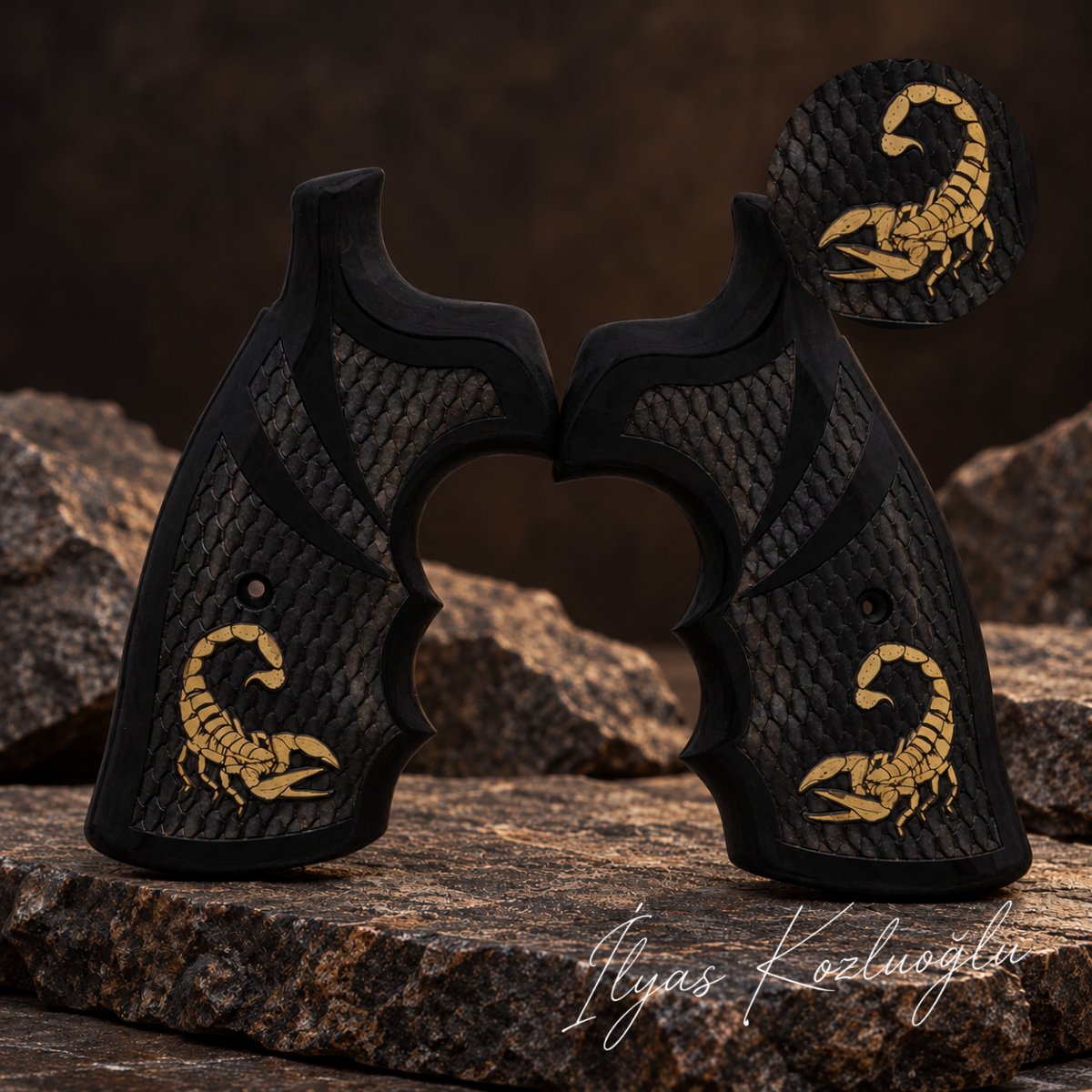 Smith & Wesson K - L - X .38 .357 Siyah Pleksi Kabza Yüzey Desenli Sarı Pirinç Akrep Logolu