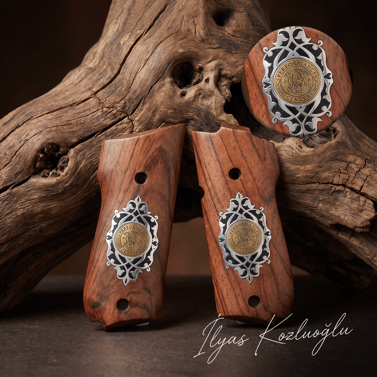 Smith & Wesson Mod 39 Gül Ağacı Kabza Yüzey Desensiz Üzeri Sarı Pirinç ve Gümüş Renk Özel Tasarım Marka Logolu