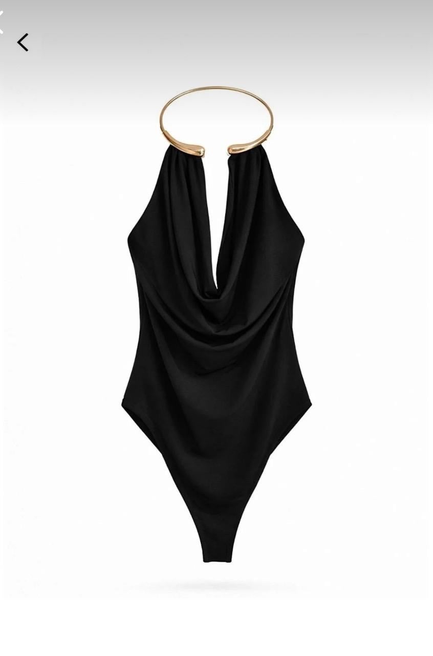 Kadın Halter Yaka Gold Aksesuarlı Degaje Yaka Bluz- Siyah