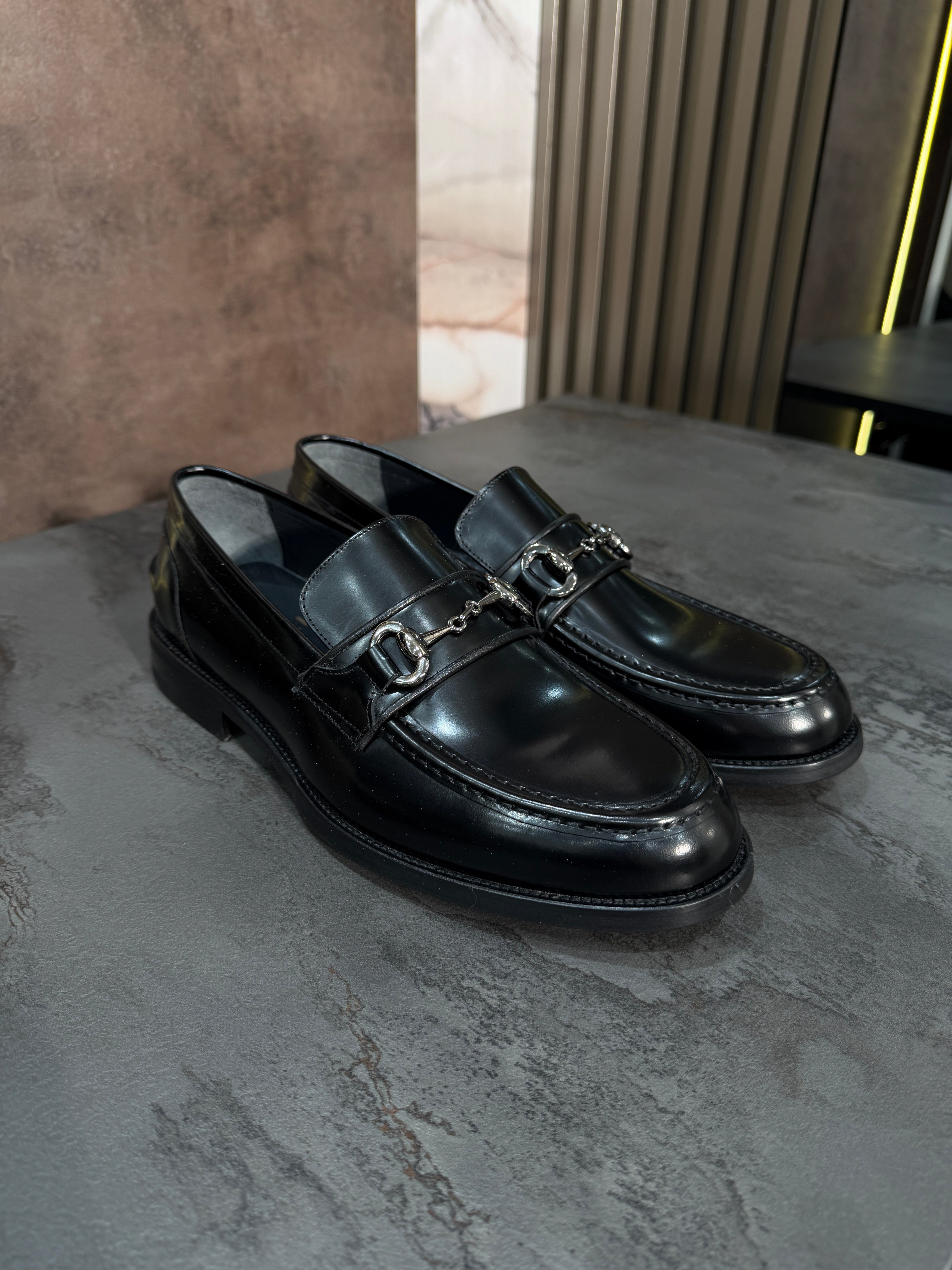 Vitton Gold Tokalı Loafer | Siyah