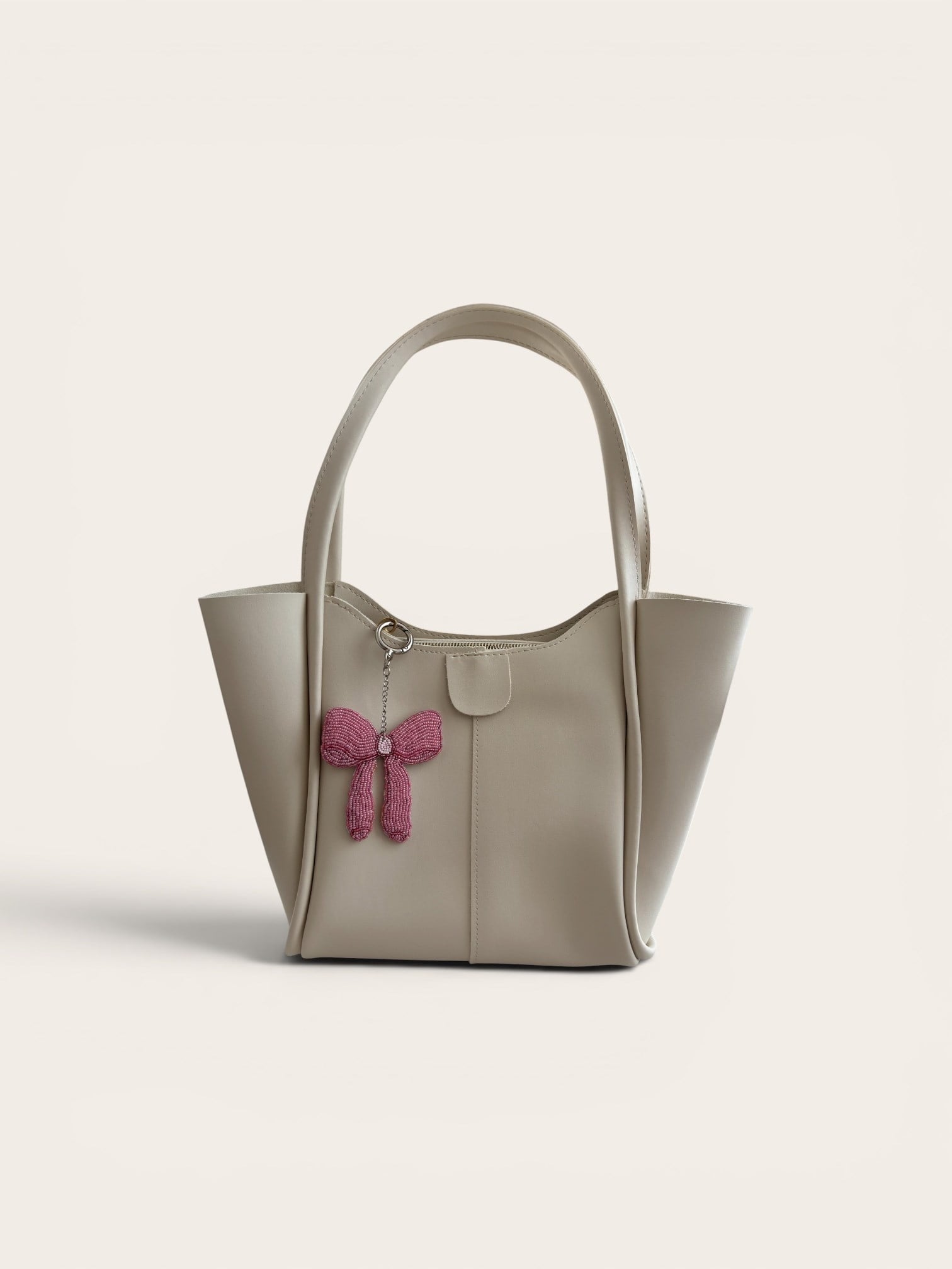 Pembe Fiyonk Çanta Charmı – El İşlemeli Boncuk Detaylı Bag Charm