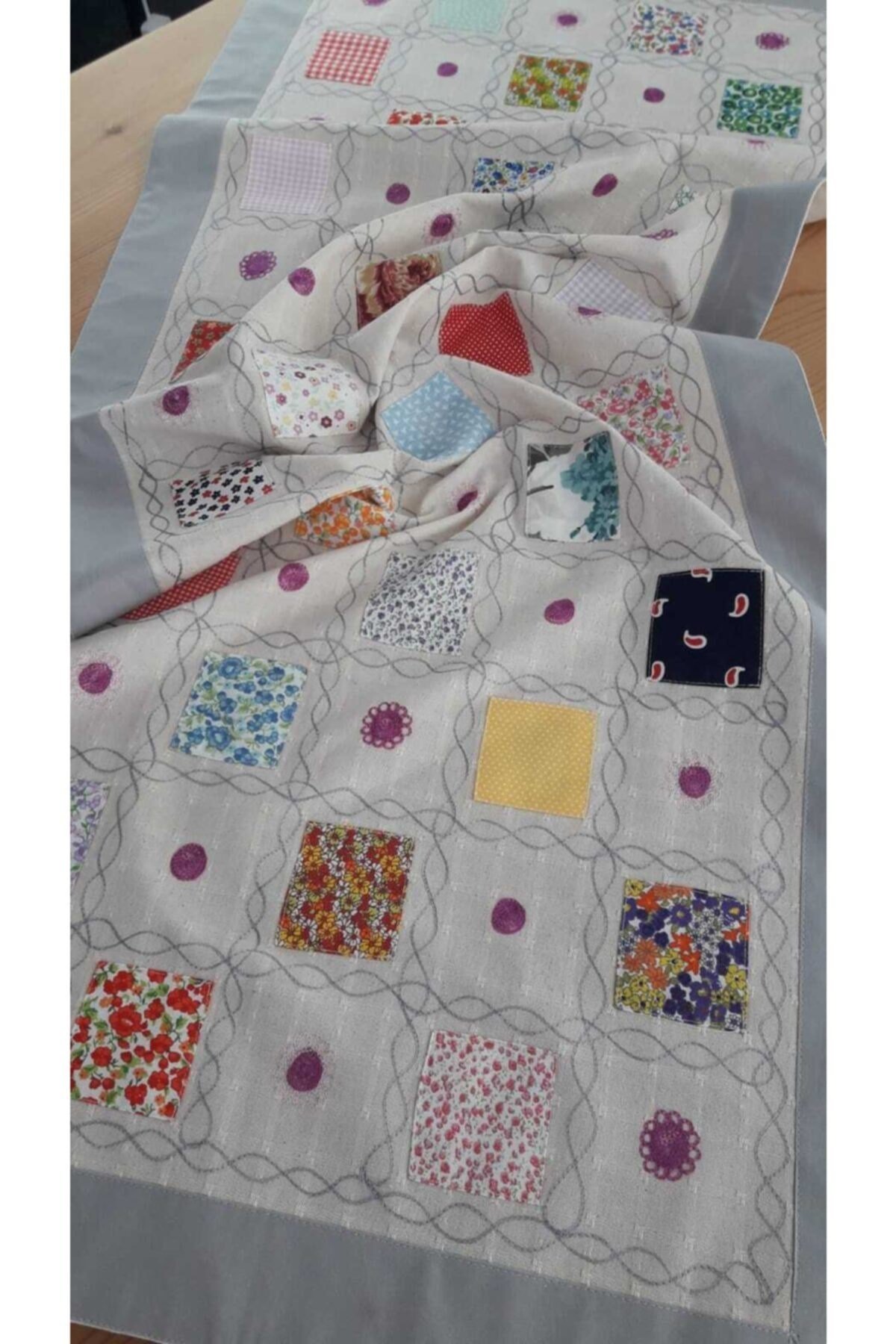 Gri Patchwork Işlemeli Naturel Runner