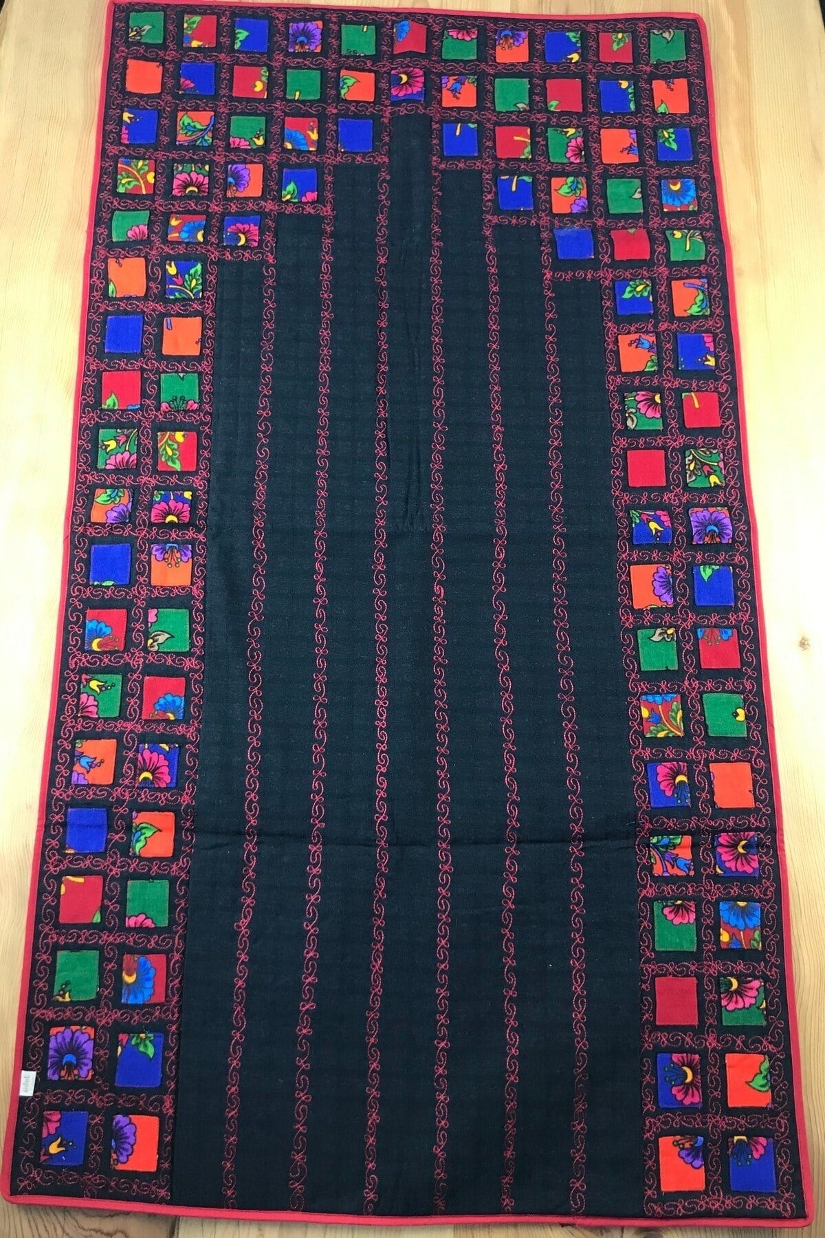 Home's Siyah Patchwork Işlemeli Naturel Seccade