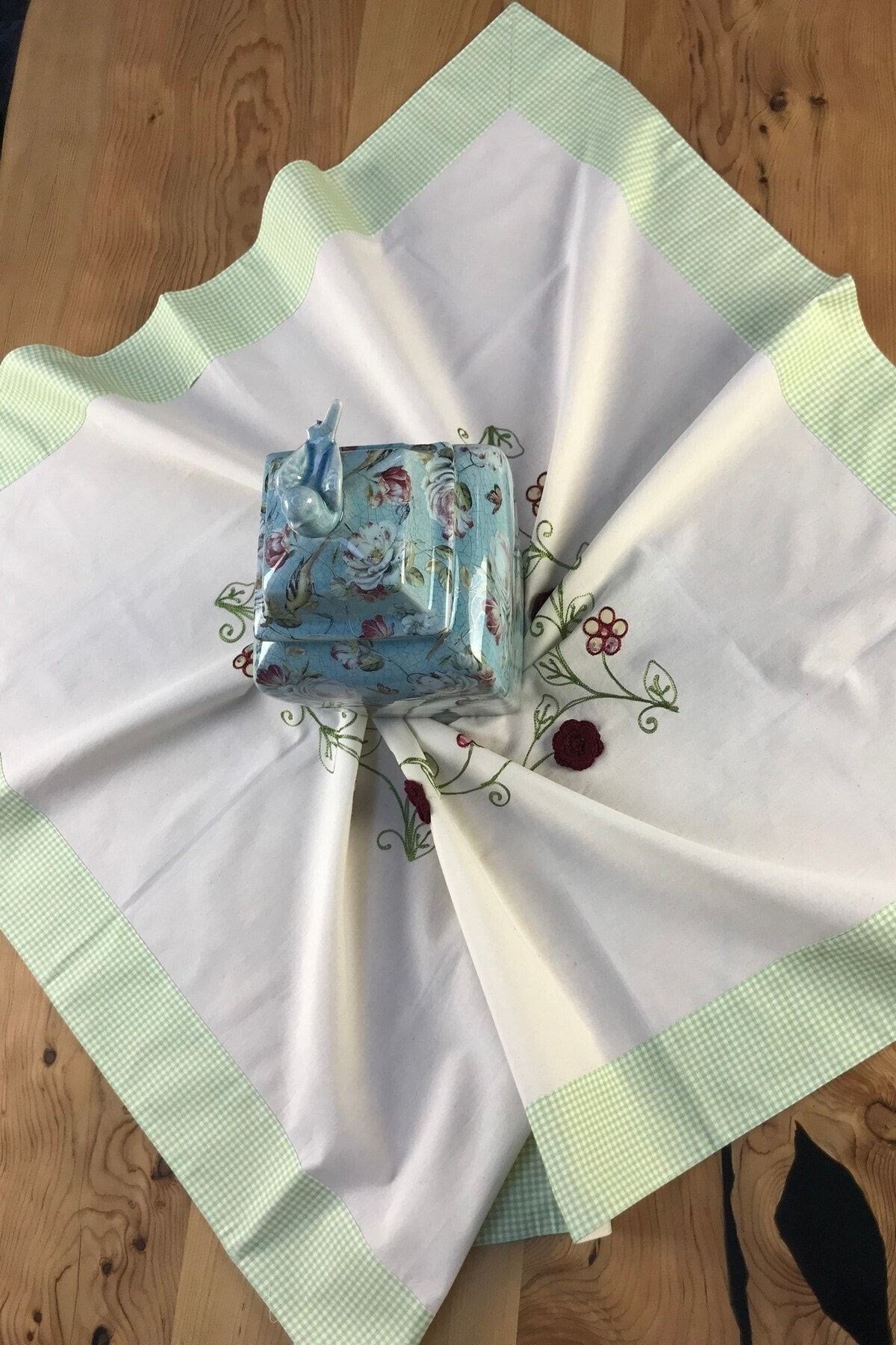 Home's Yeşil Dantelli Işlemeli Naturel Şömentabla