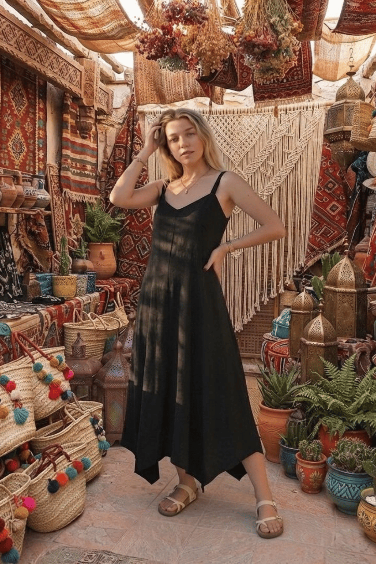 Kadın Siyah Sırtı Gipeli Askılı Uzun Naturel Elbise