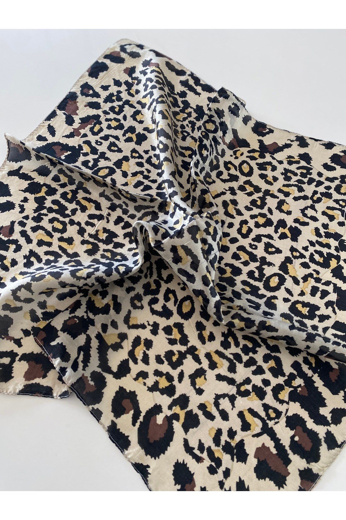 Leopar desen İpek Fular 55x55 cm