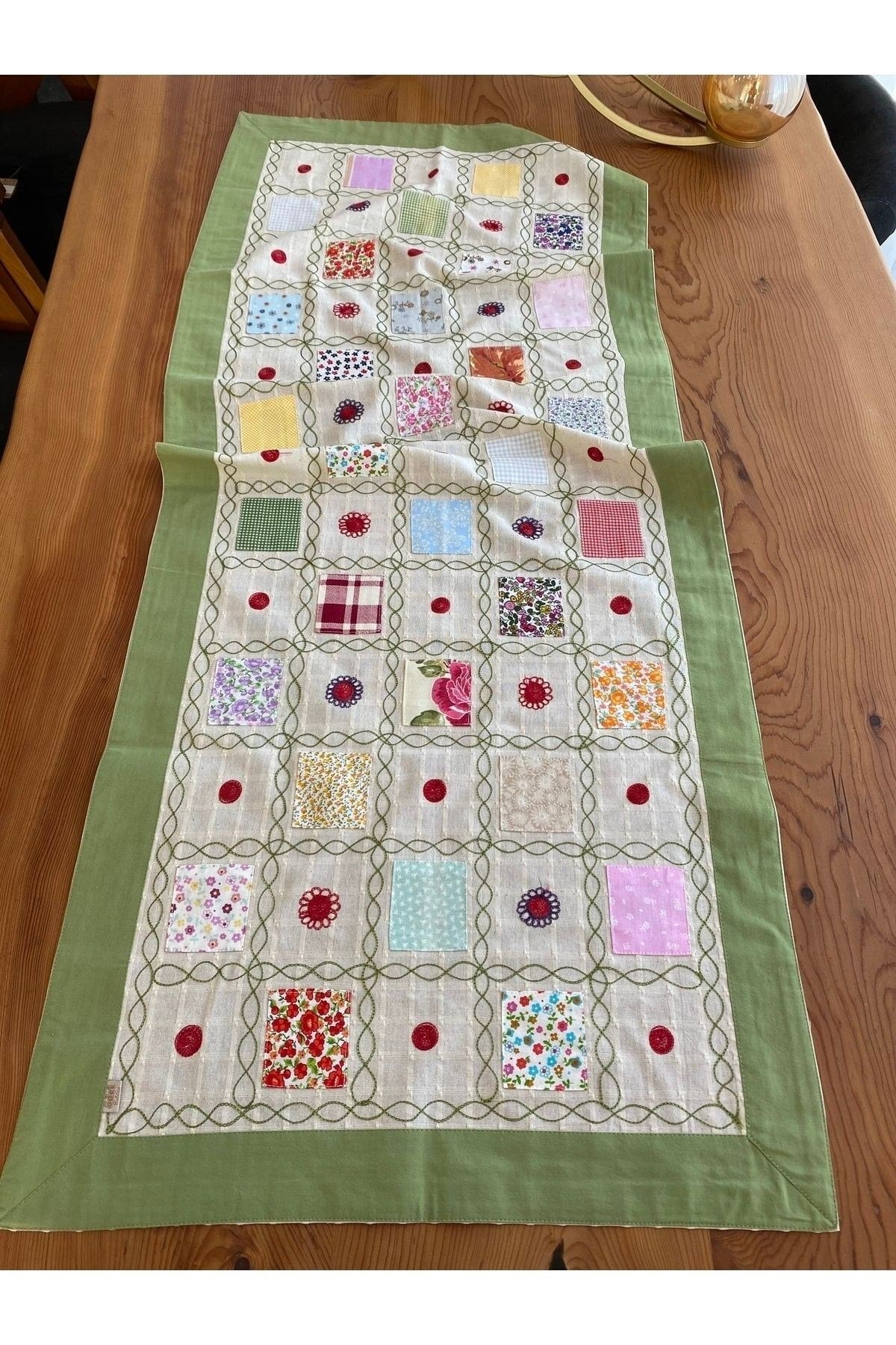 Yeşil Renkli Yamalı İşlemeli 50x130 Cm Runner