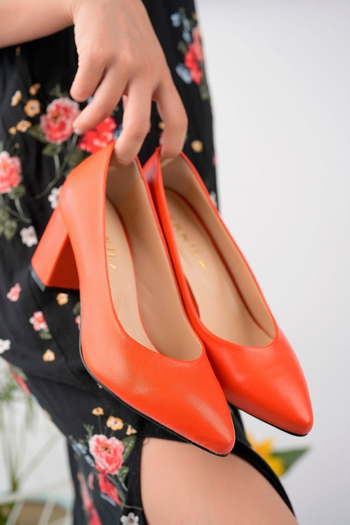 Ernila Shoes Hakiki Deri Alçak Topuklu Kadın Stiletto