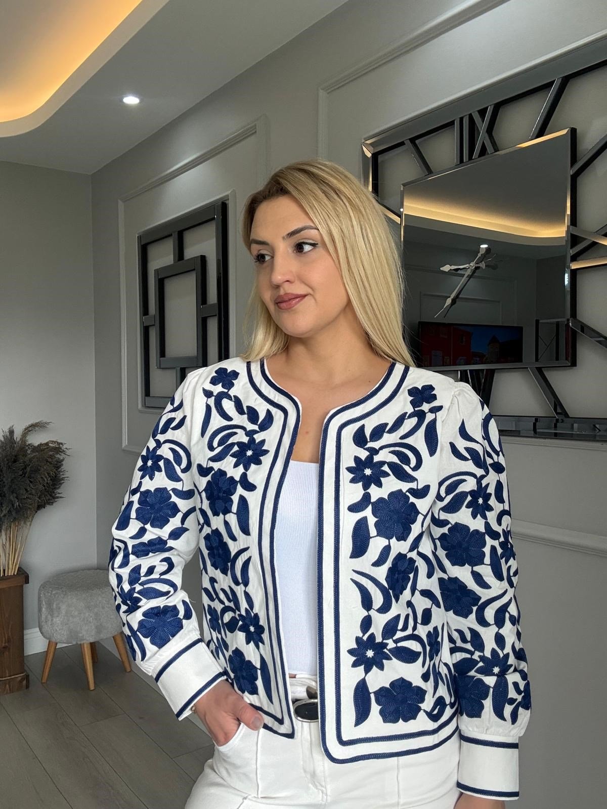 KETEN KUMAŞ ÜZERİNE FULL İŞLEMELİ CEKET