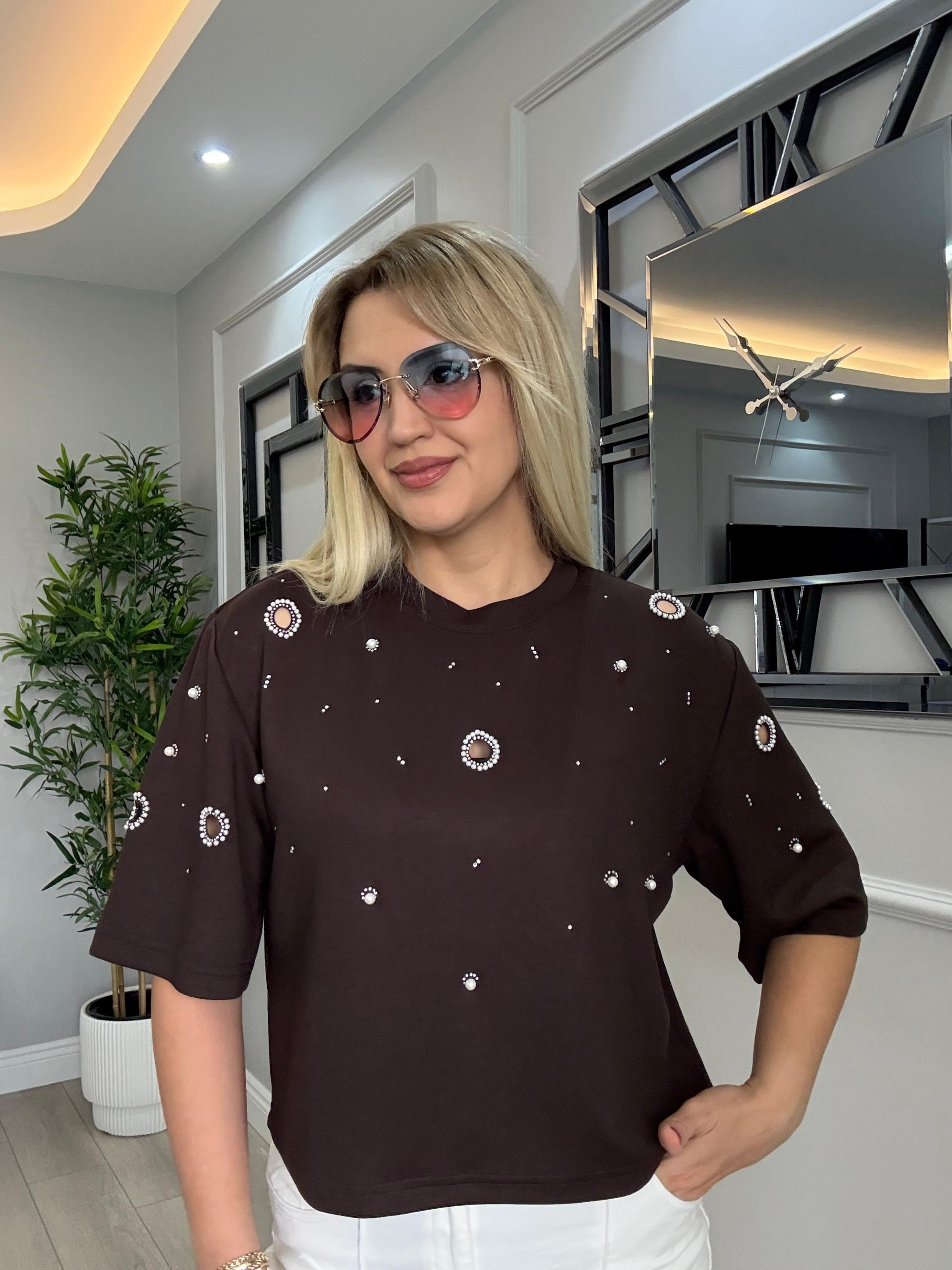 ORJ MARKA MODAL KUMAŞ  KUŞ GÖZÜ DETAYLI İNCİLİ TSHİRT KAHVERENGİ