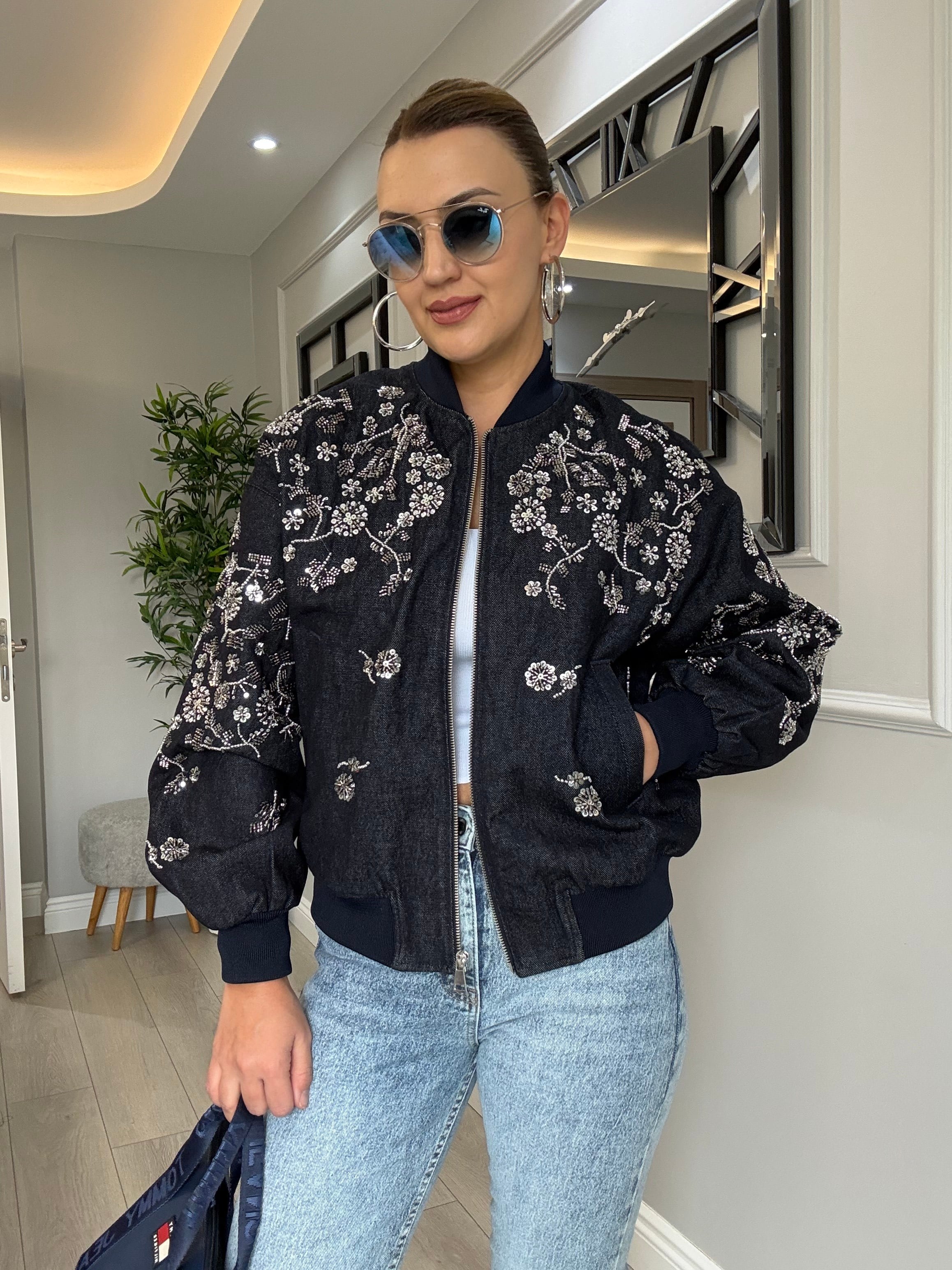 Premium kalite full taş işlemeli içi astarlı  denim ceket 