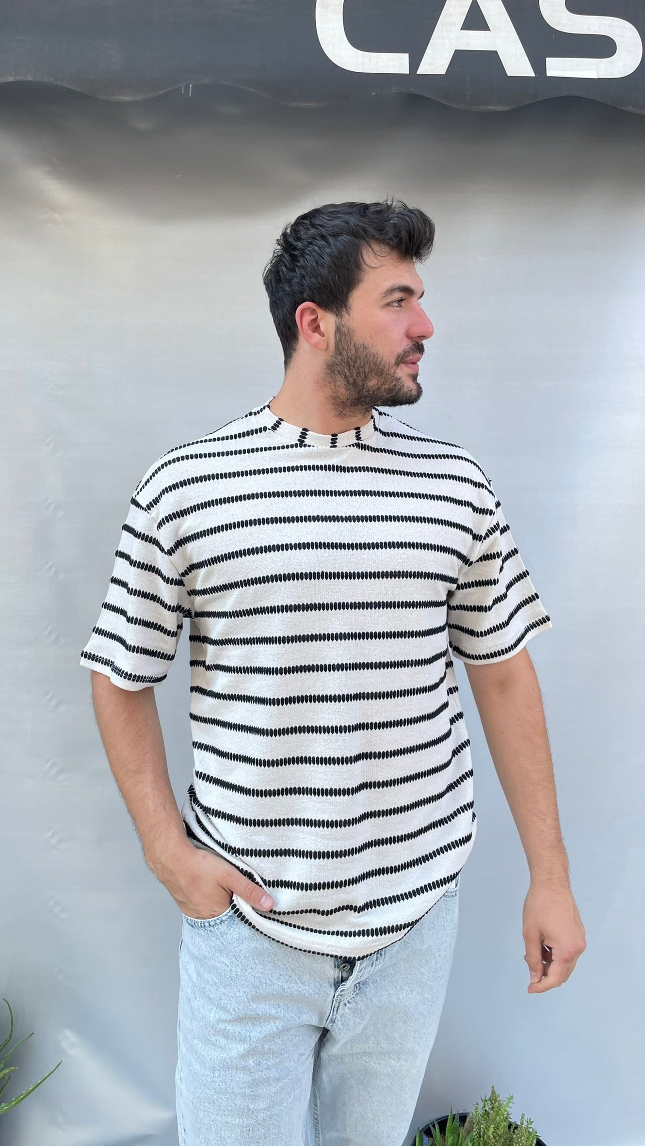 Siyah Çizgili Ekru Dokulu Oversize Triko Tişört