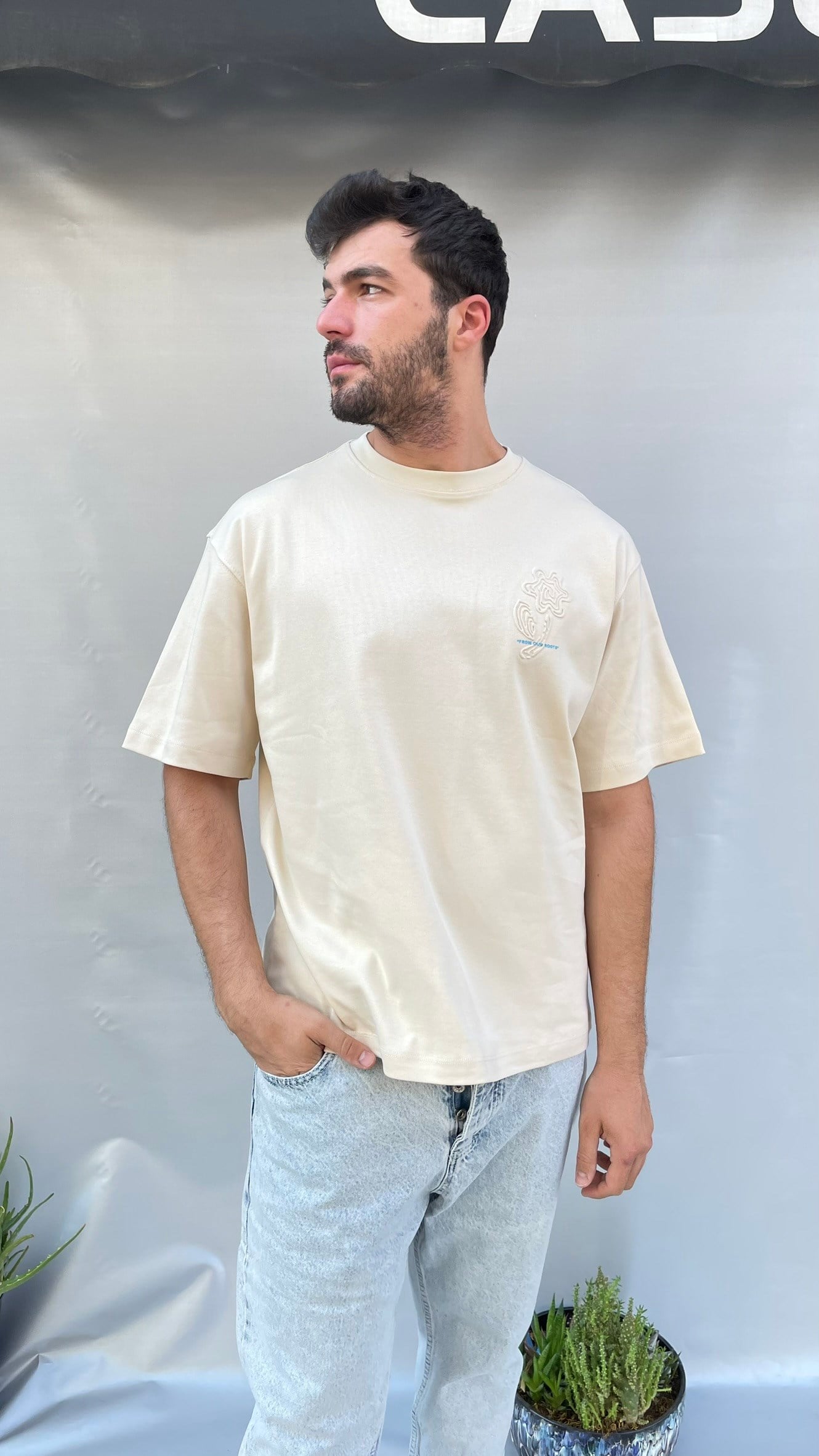 Krem Modal Oversize Nakış Detaylı Erkek Tişört