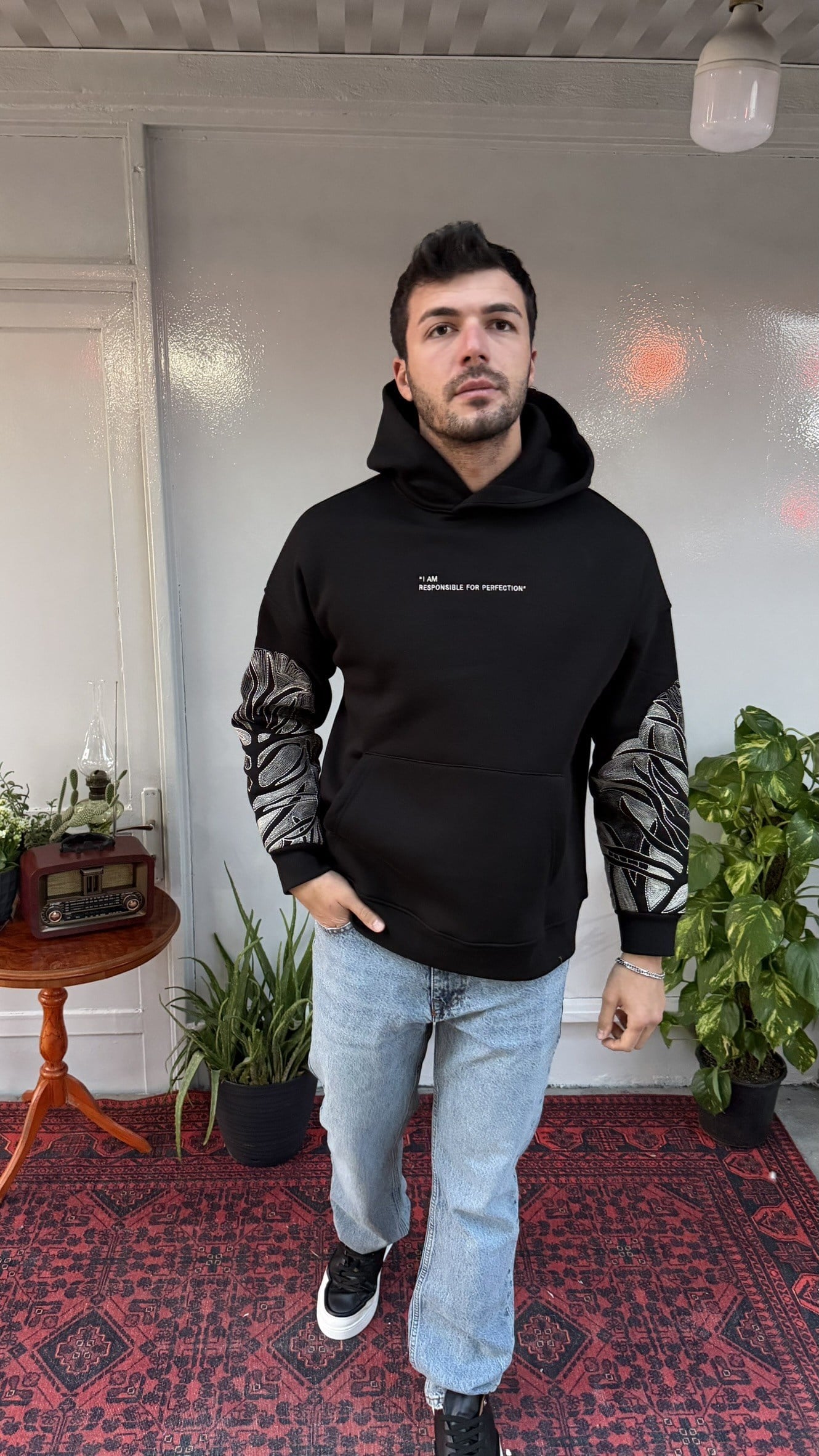 Kol Nakış Detaylı Sweatshirt