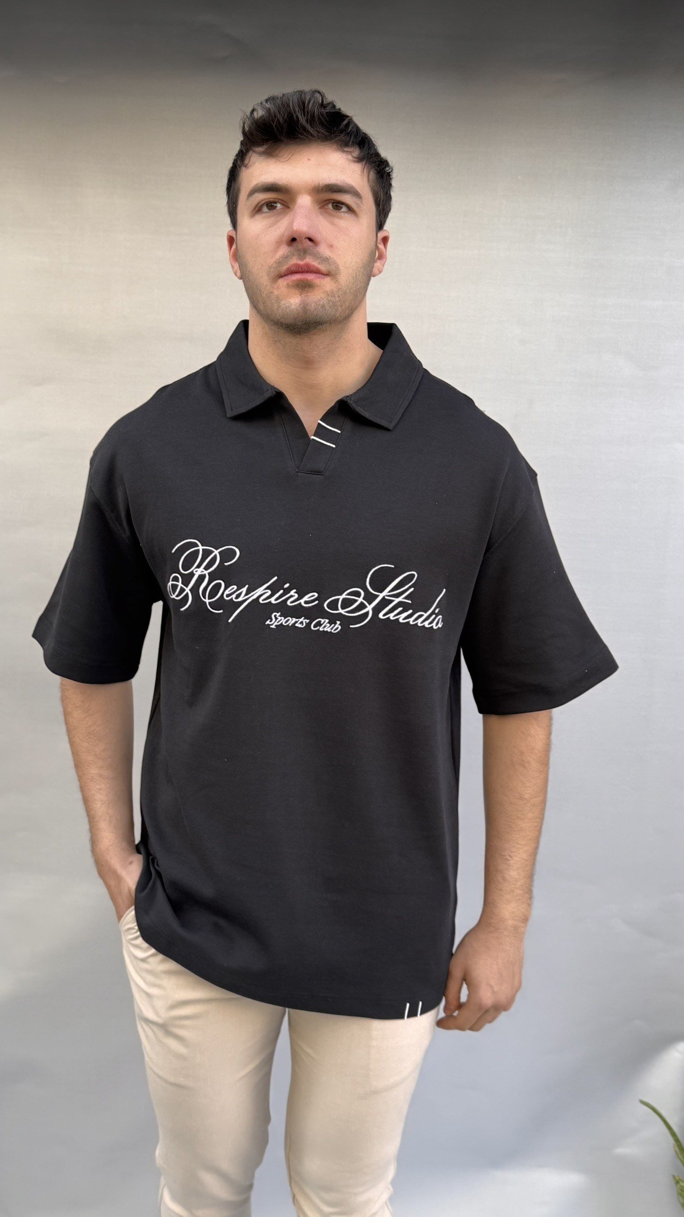 Nakış Yazı Detay Yakalı T-shirt